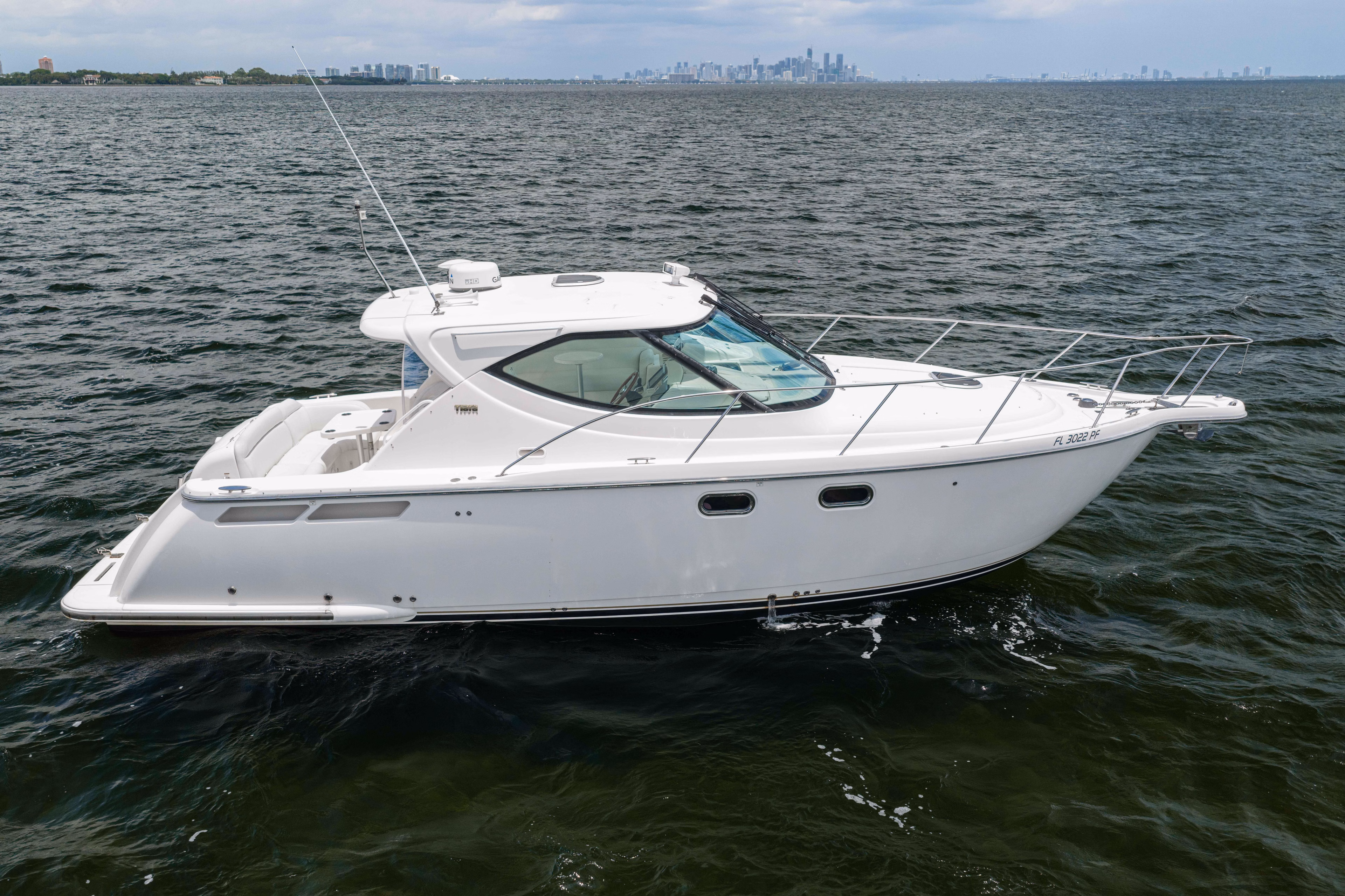 2010 Tiara Yachts 3500 Sovran LE