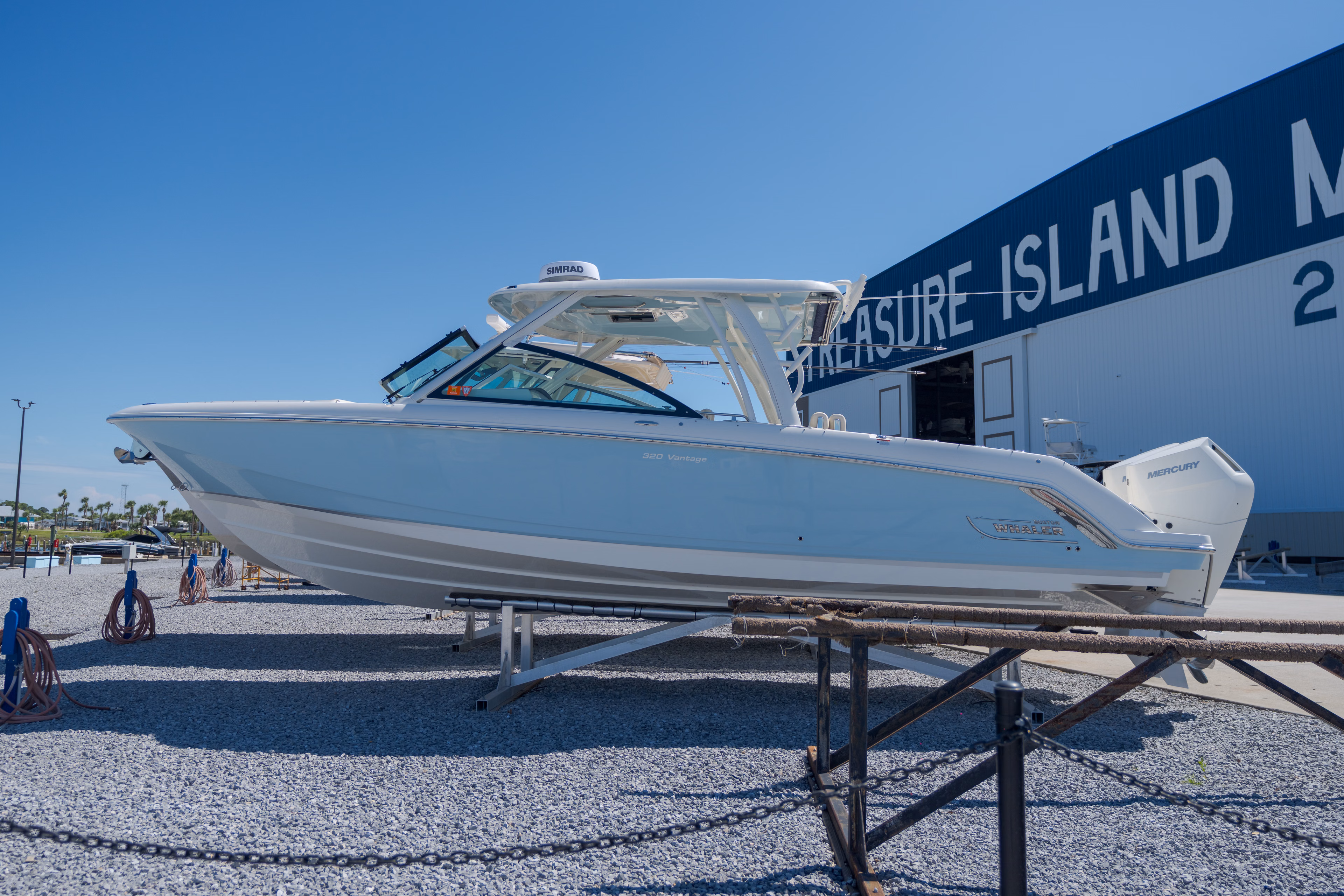 2025 Boston Whaler 320 Vantage