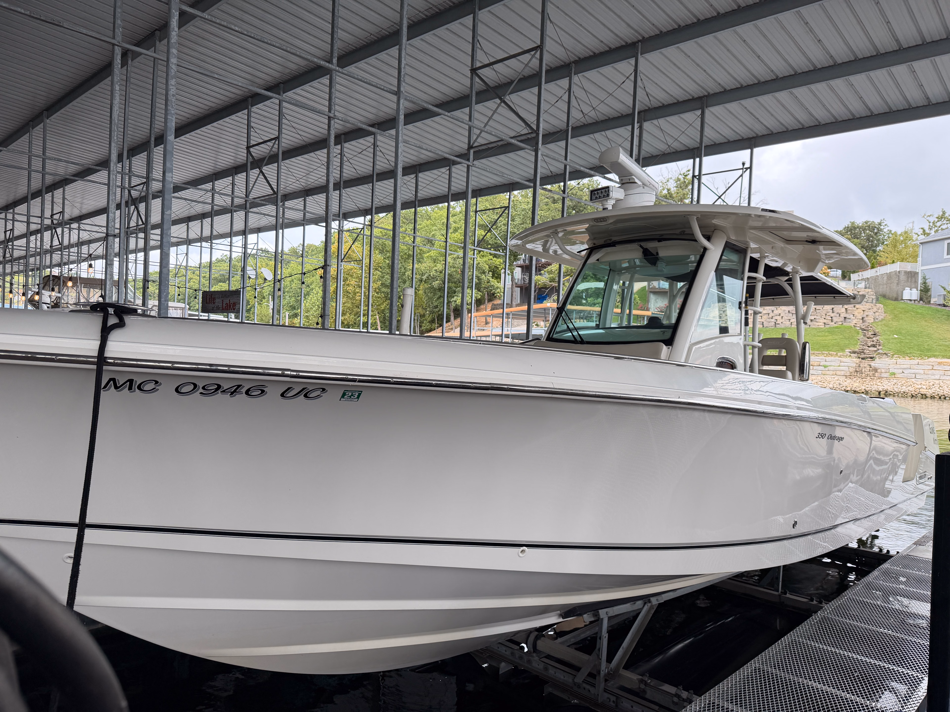 2017 Boston Whaler 350 Outrage