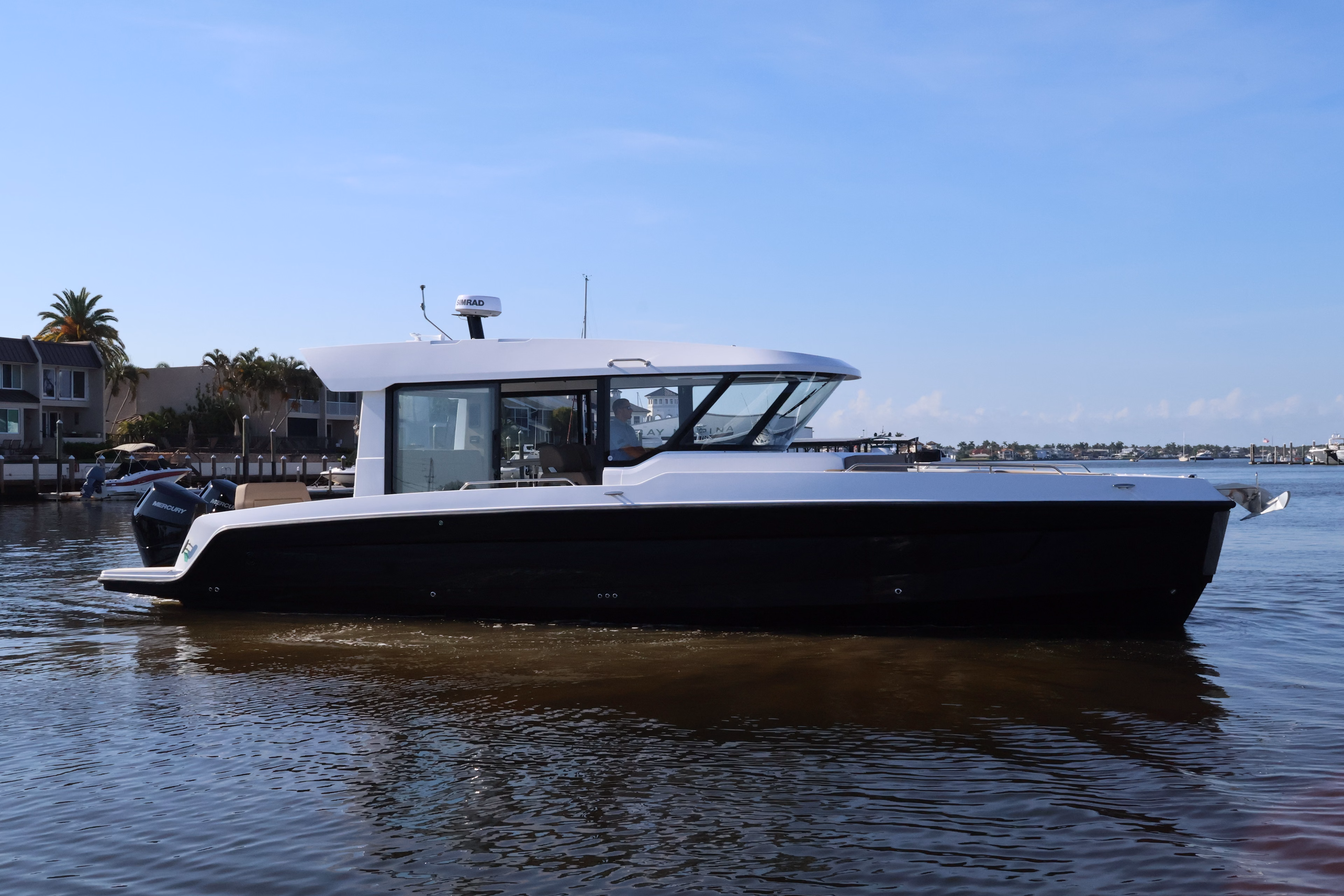 2026 Cruisers Yachts 38 VTR EC