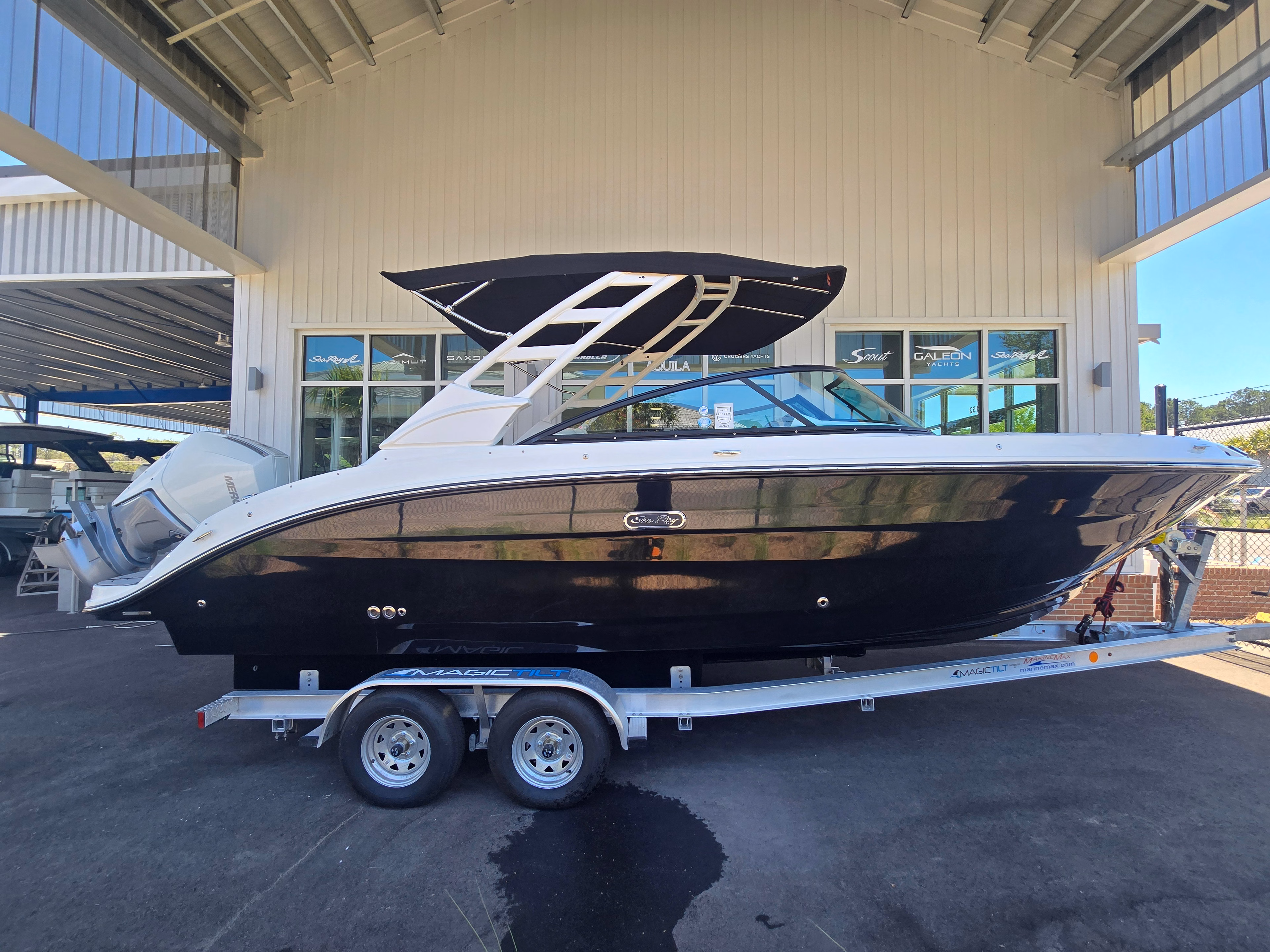 2026 Sea Ray SDX 250 Outboard