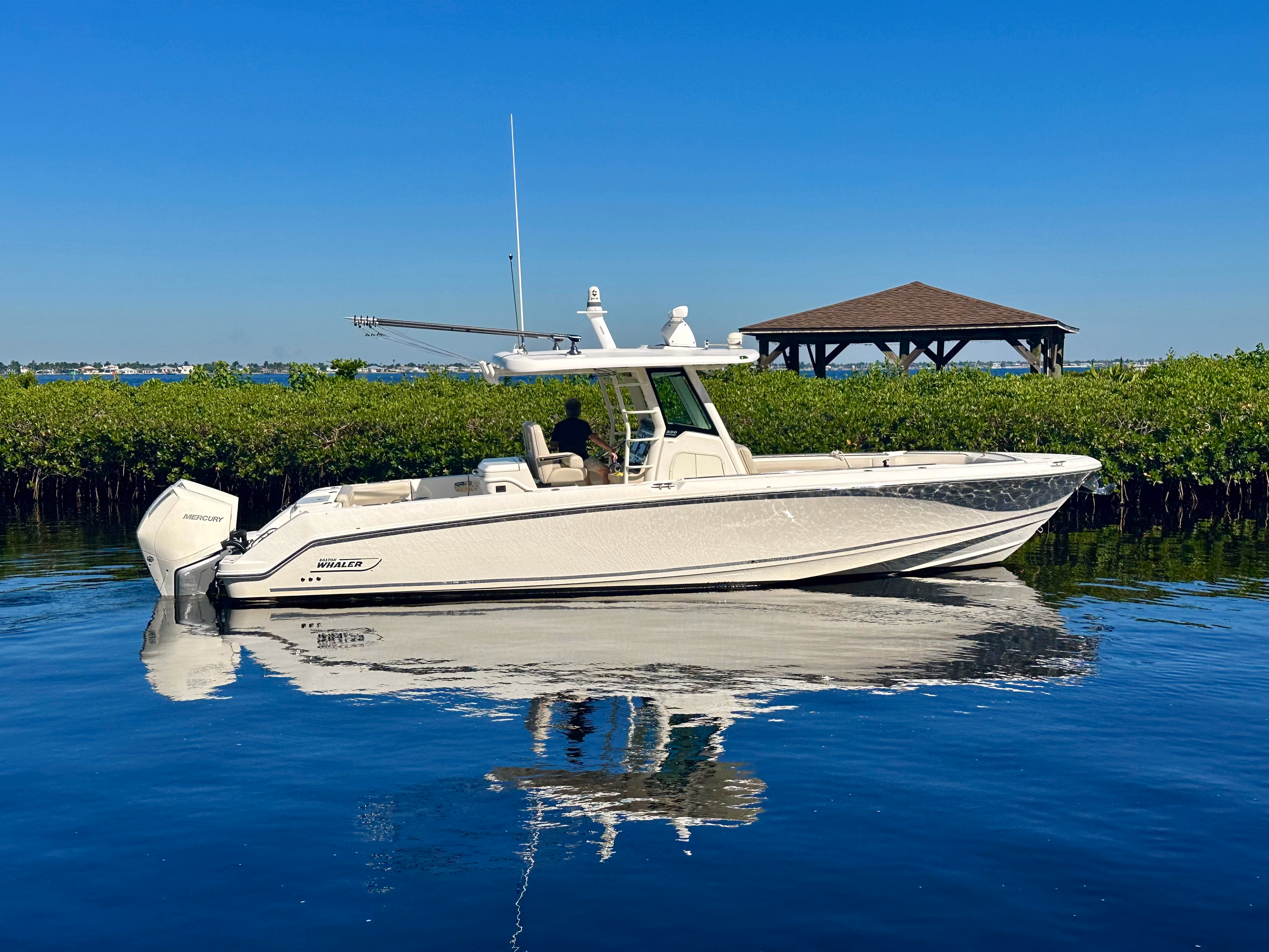 2021 Boston Whaler 330 Outrage