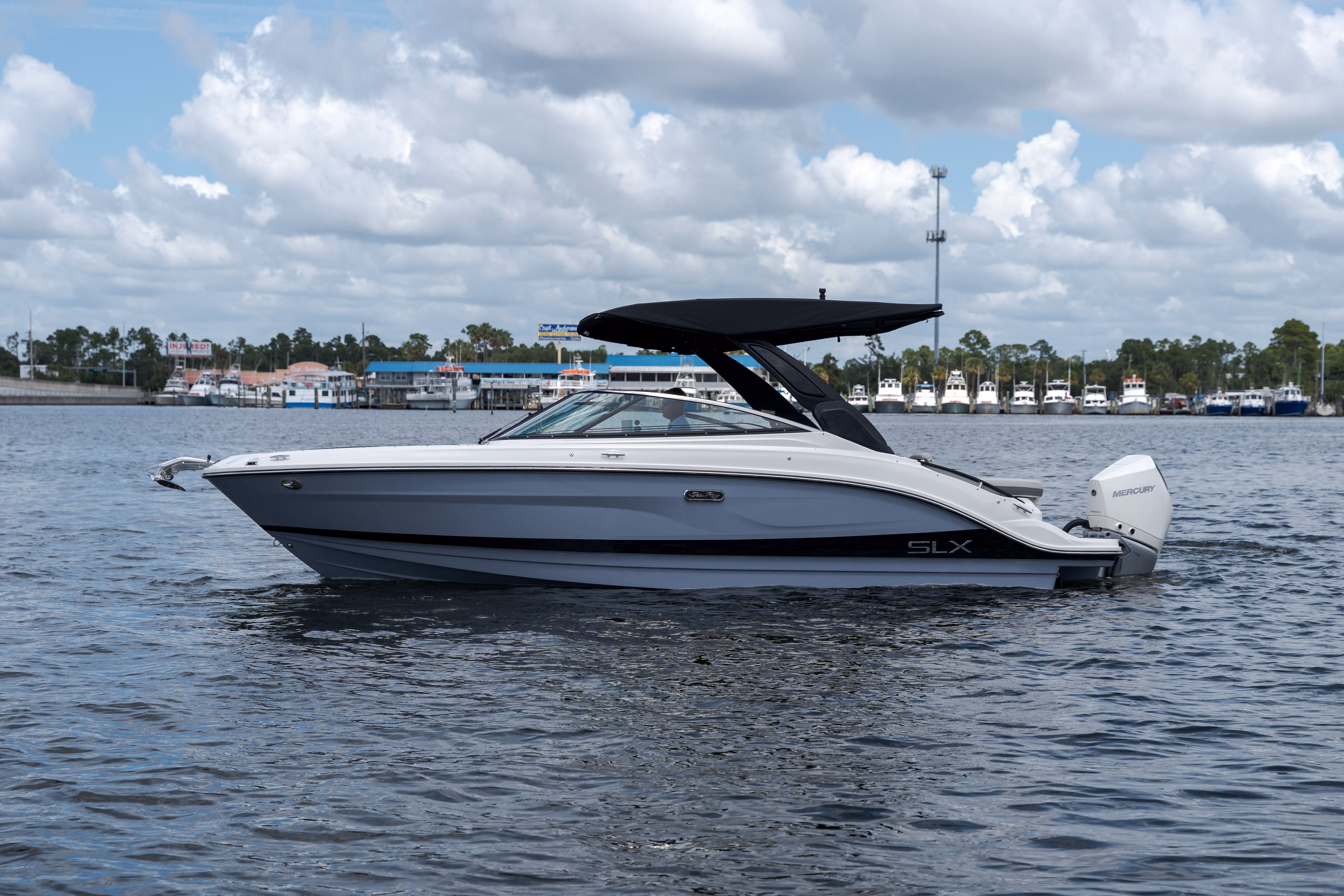 2027 Sea Ray SLX 260 Outboard