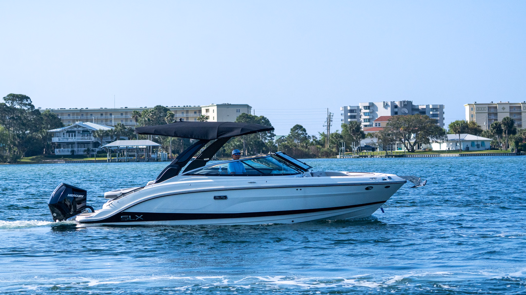 2026 Sea Ray SLX 260 Outboard