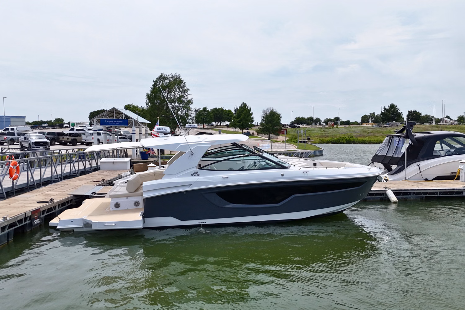 2026 Cruisers Yachts 38 GLS 