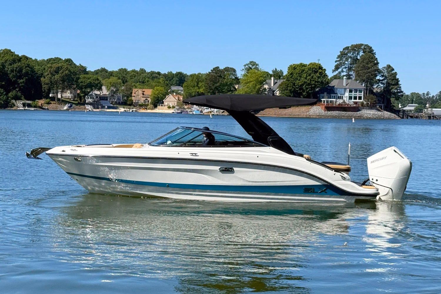 2026 Sea Ray SLX 260 Outboard