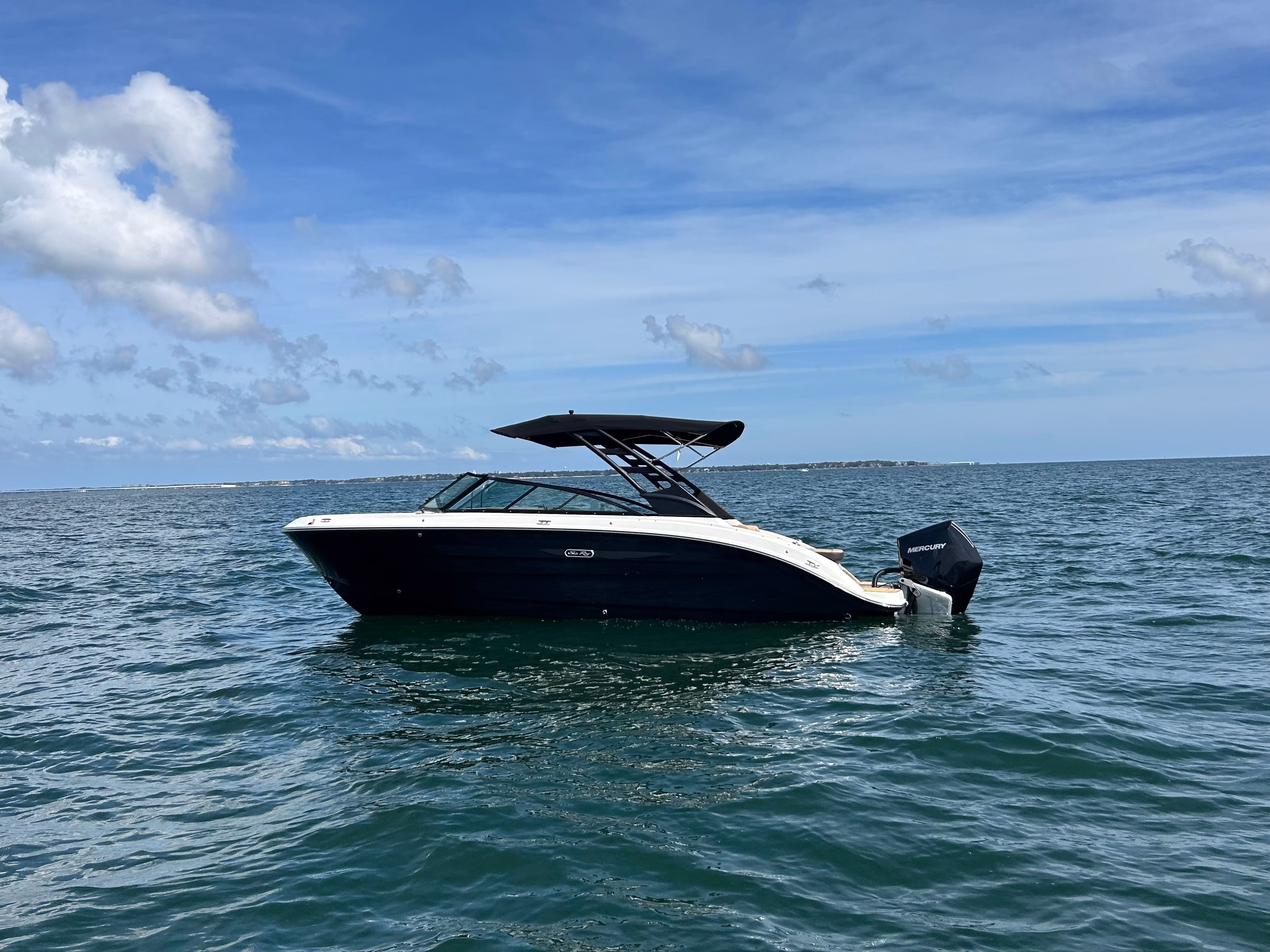 2026 Sea Ray SDX 250 Outboard