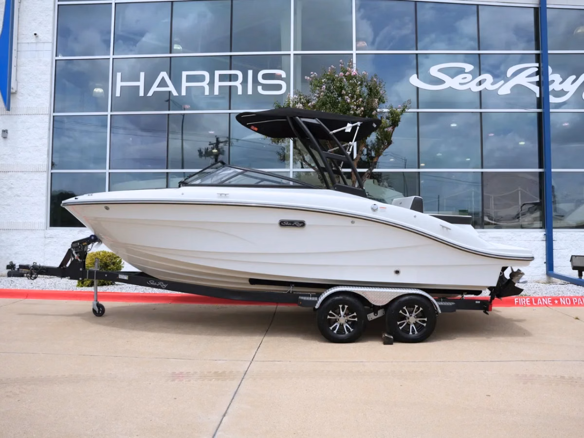 2027 Sea Ray SPX 210
