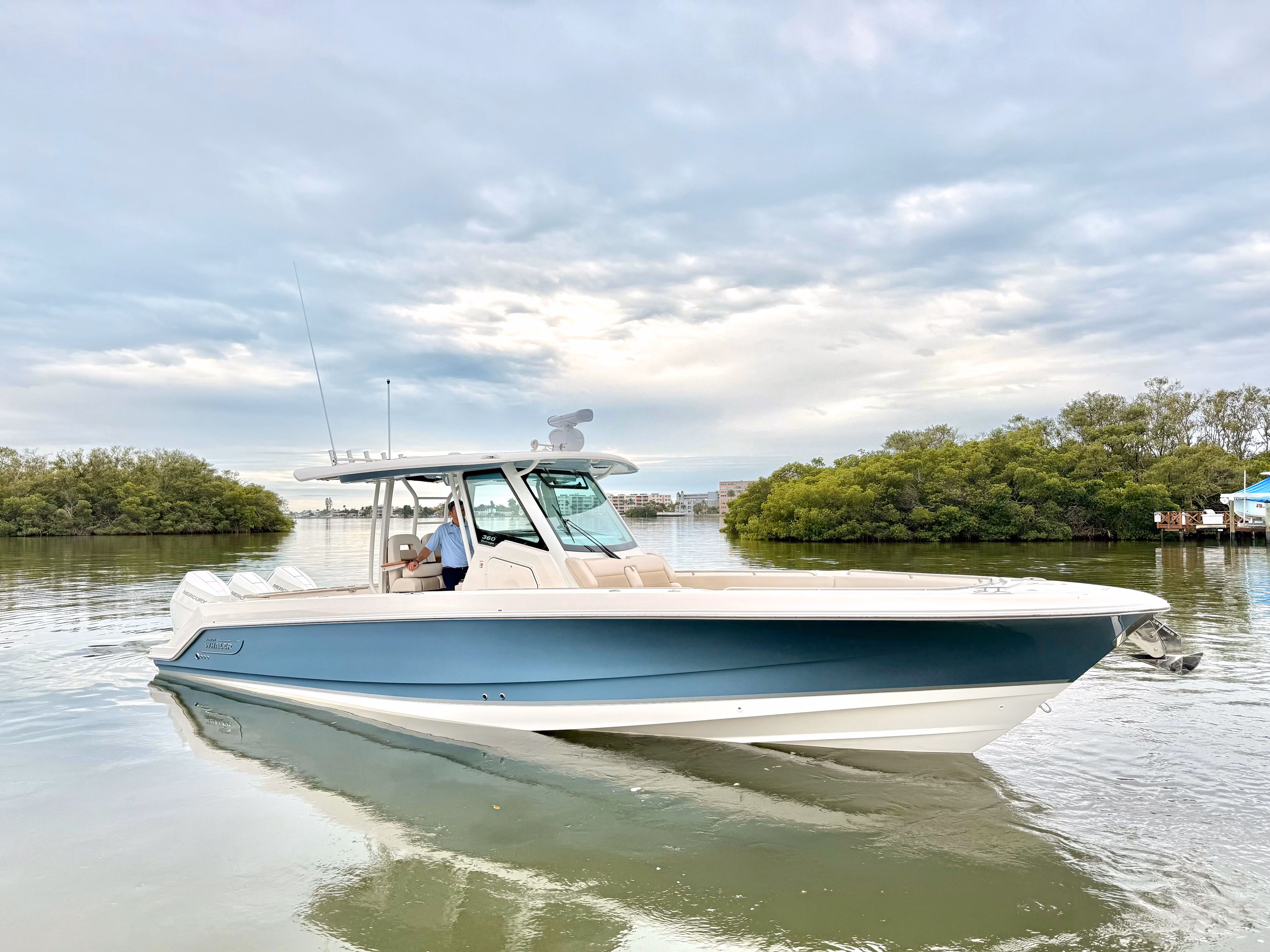 2026 Boston Whaler 360 Outrage 