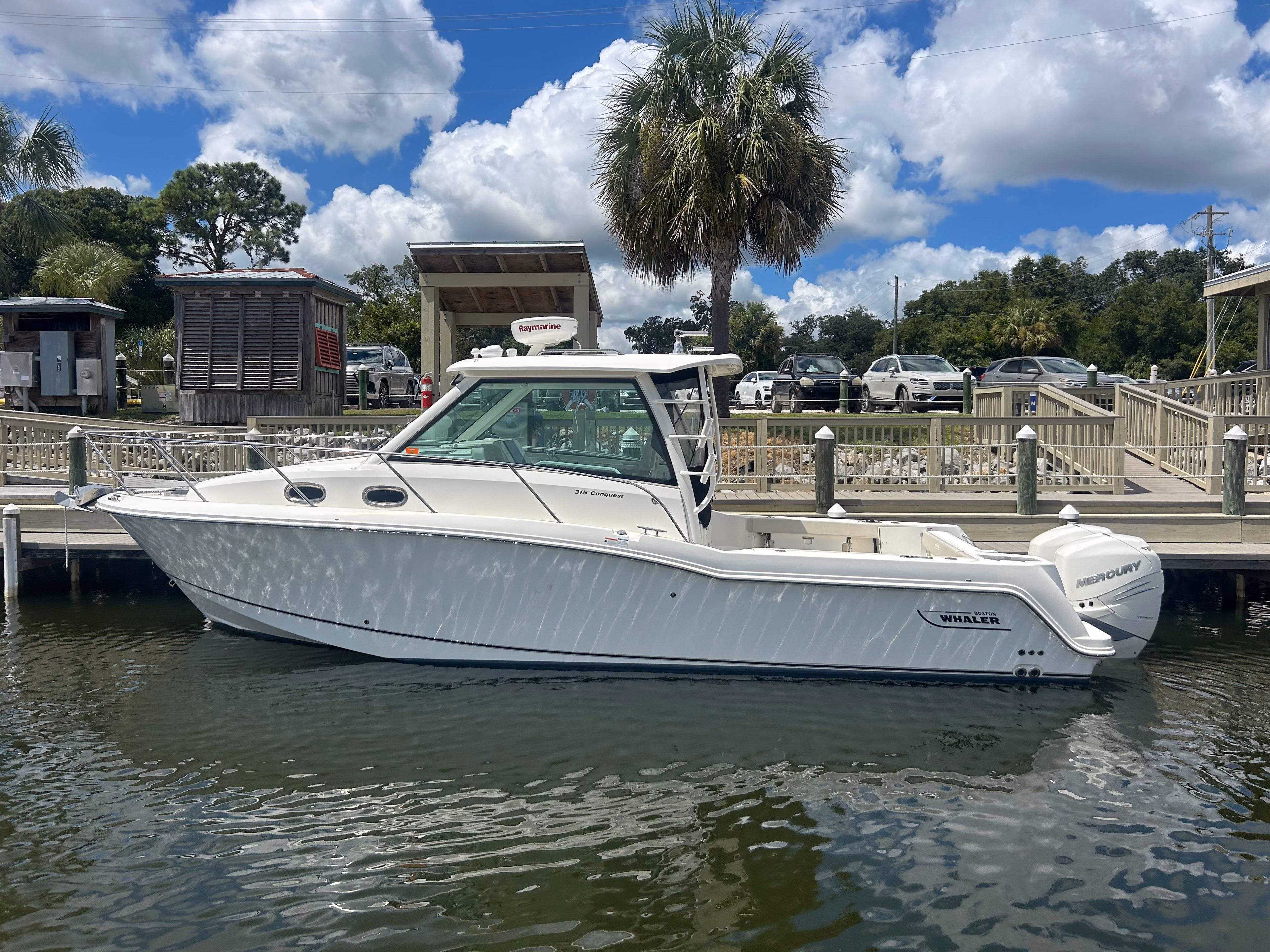 2018 Boston Whaler 315 Conquest