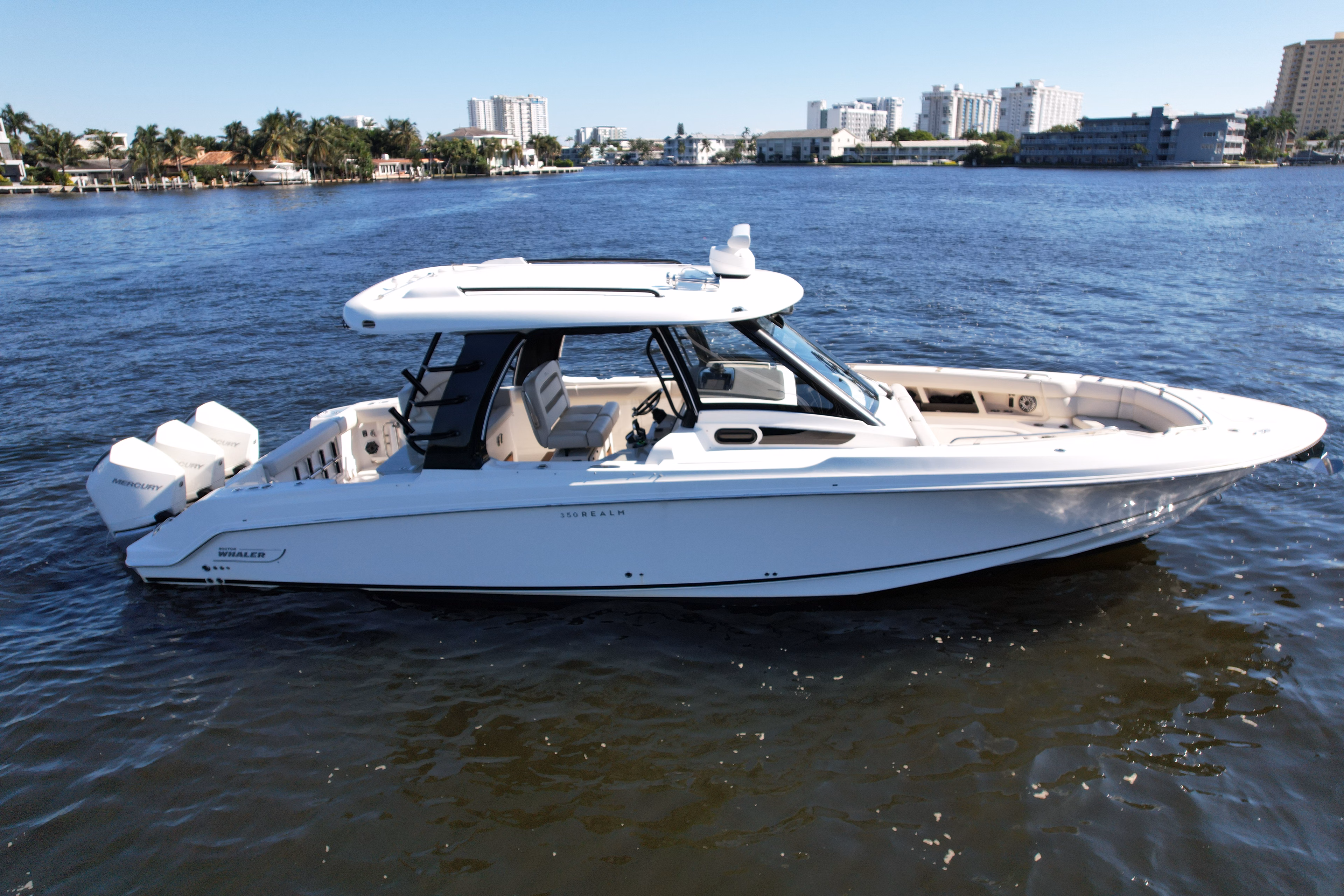 2023 Boston Whaler 350 Realm