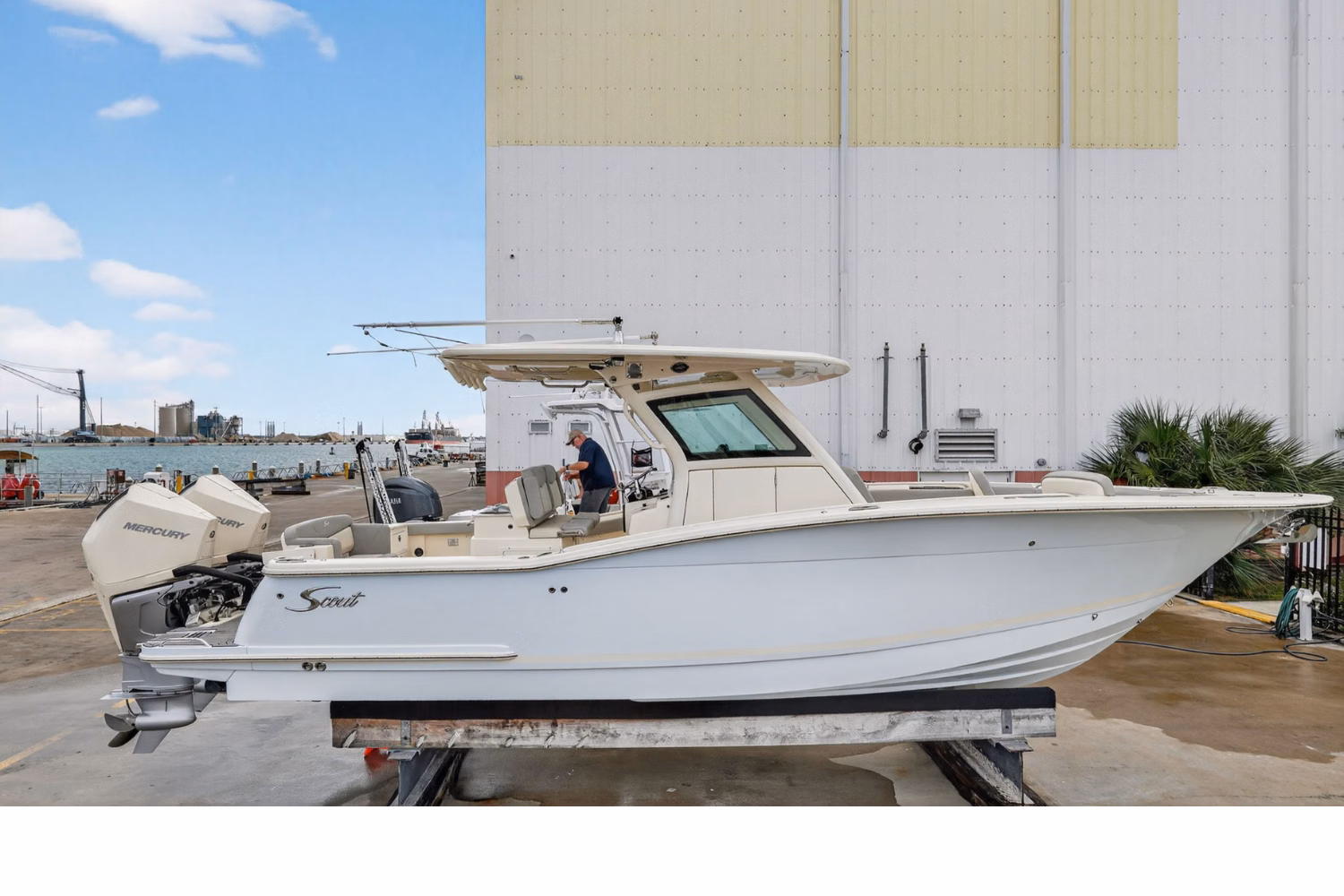 2023 Scout Boats 305 LXF