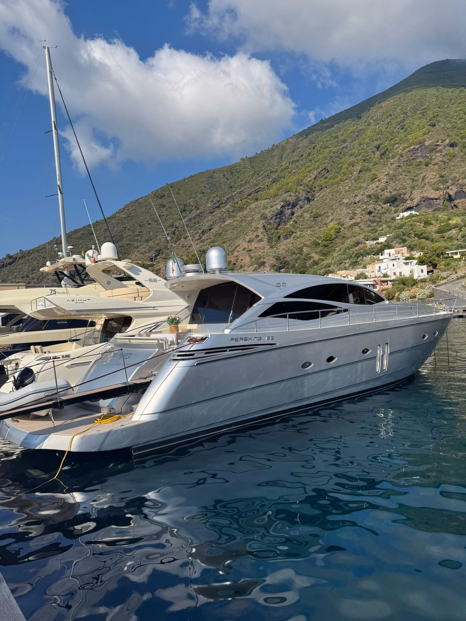 2005 Pershing 62'