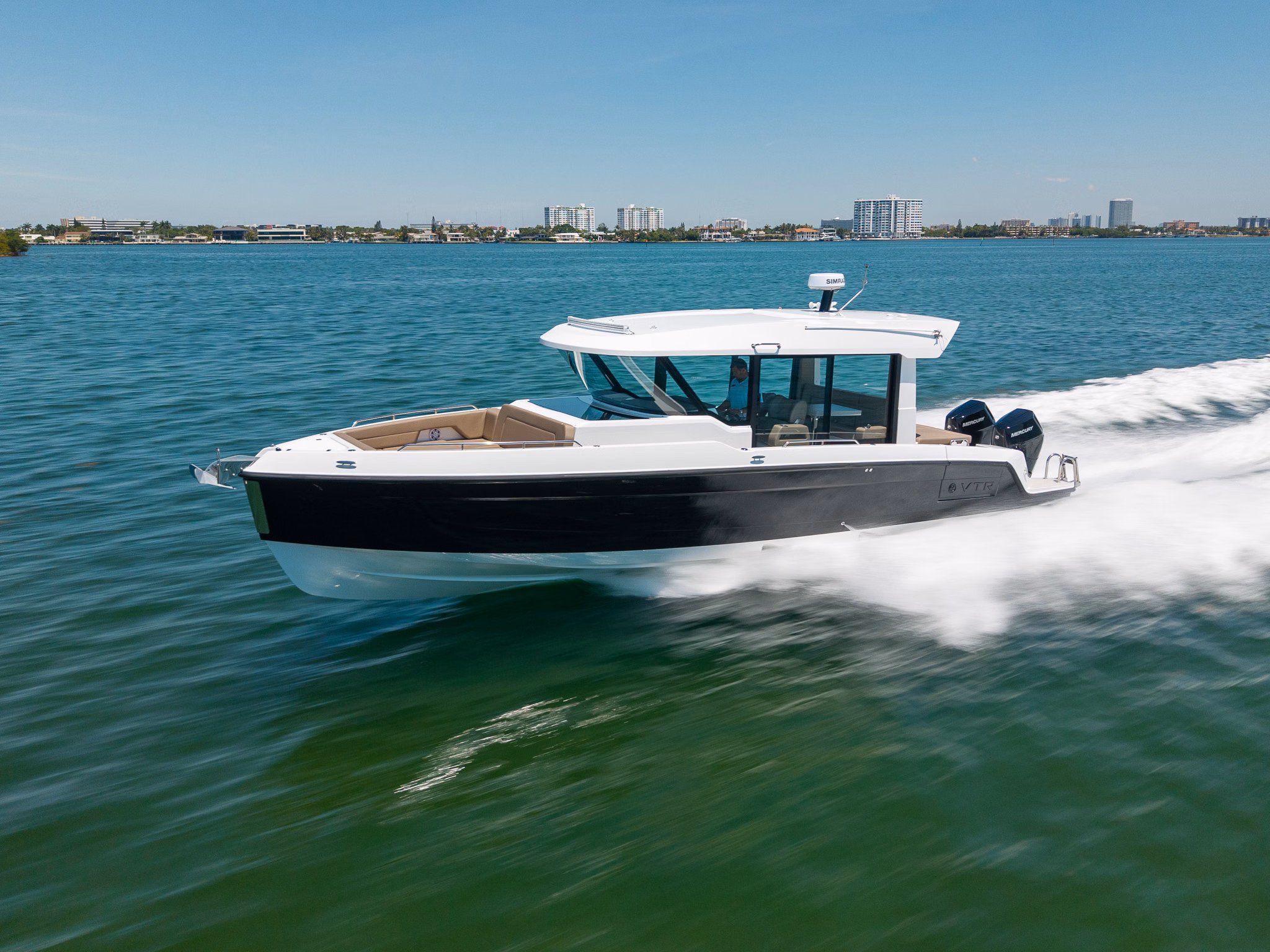 2026 Cruisers Yachts 38 VTR EC