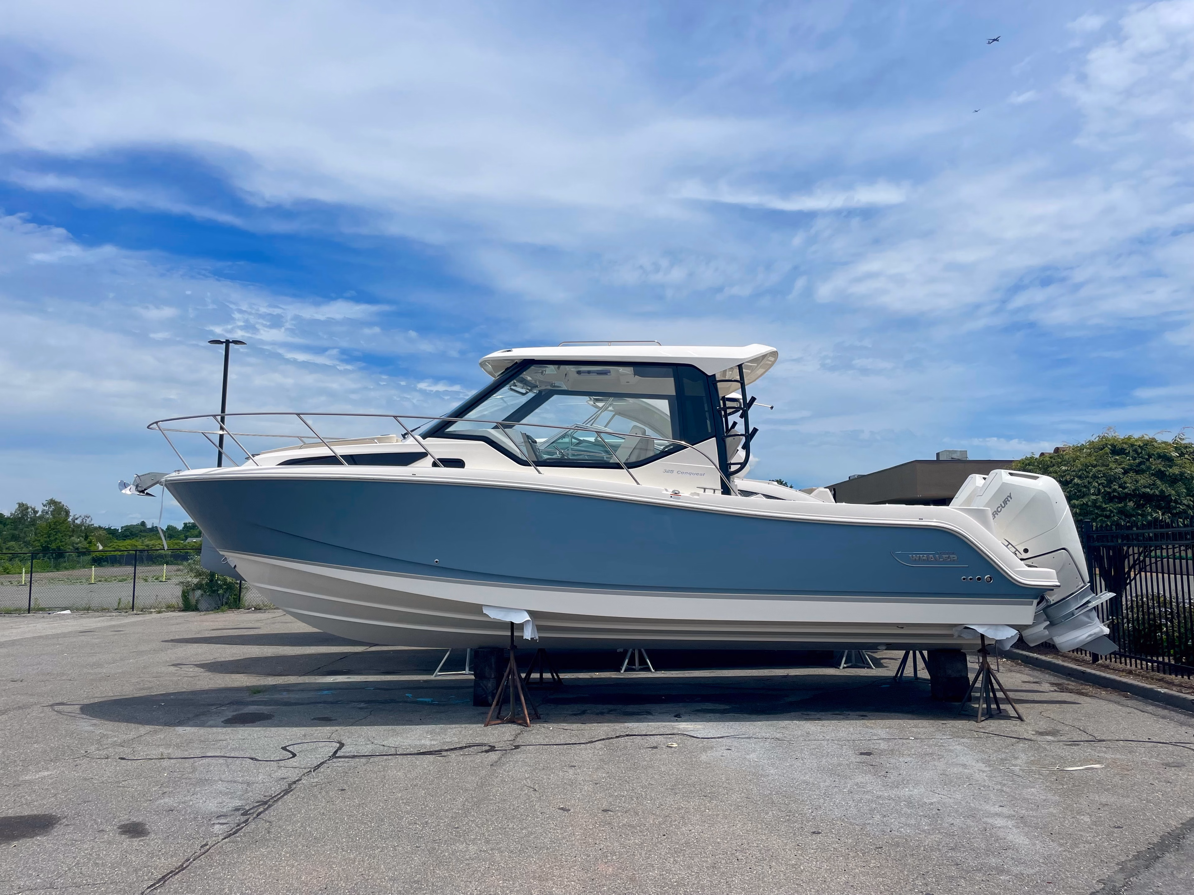 2026 Boston Whaler 325 Conquest