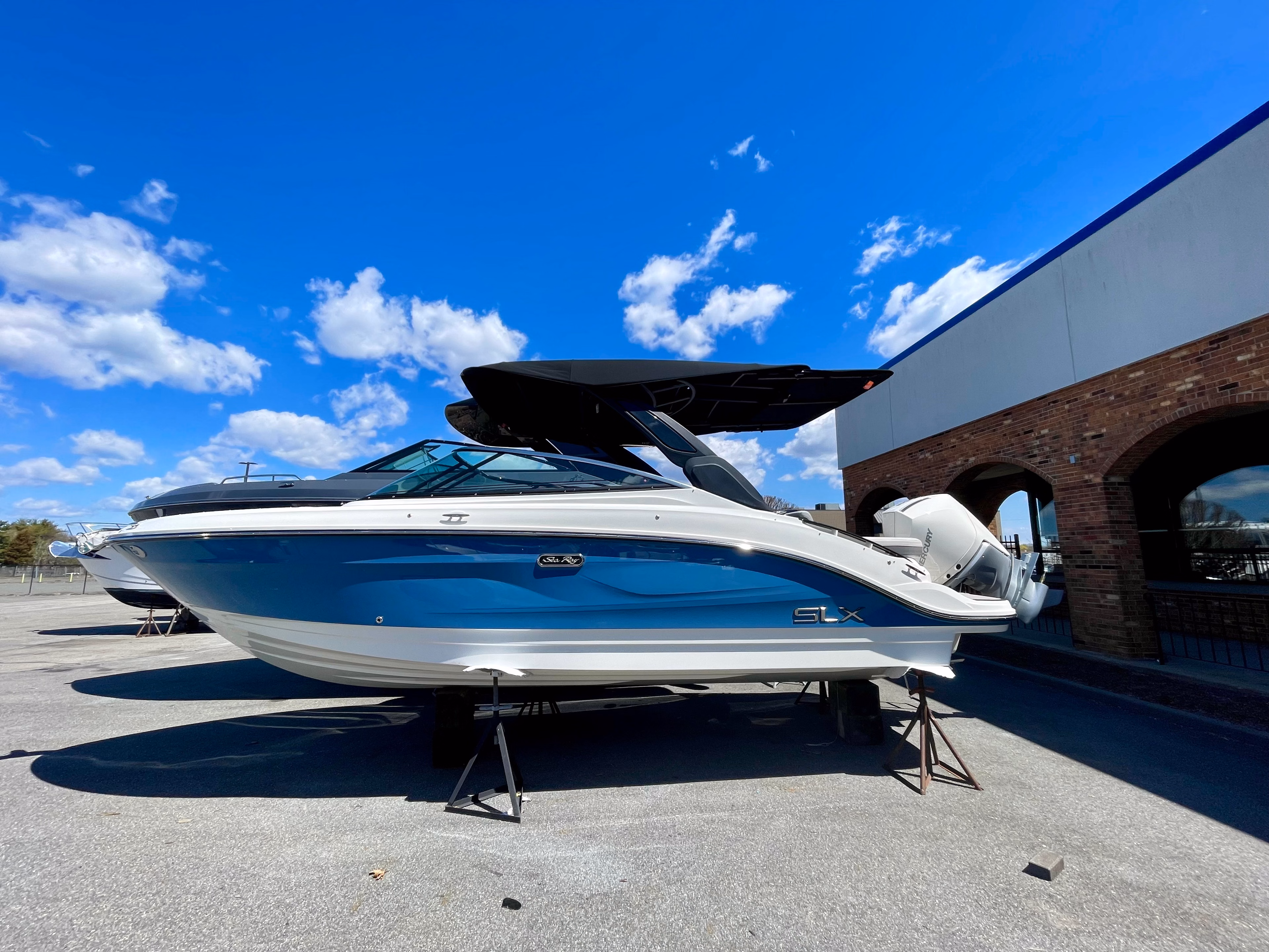 2026 Sea Ray SLX 260 Outboard