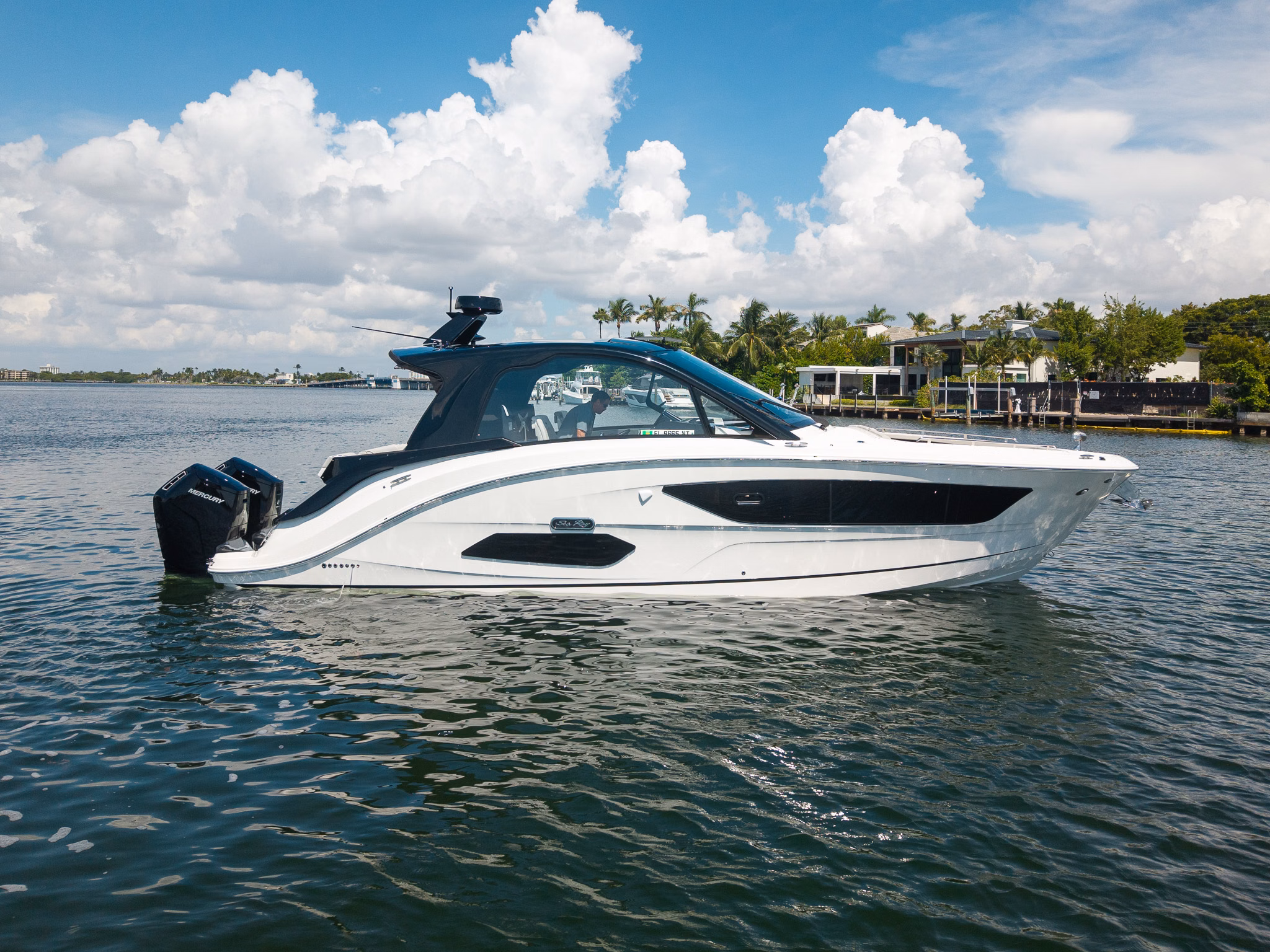 2026 Sea Ray Sundancer 370 Outboard