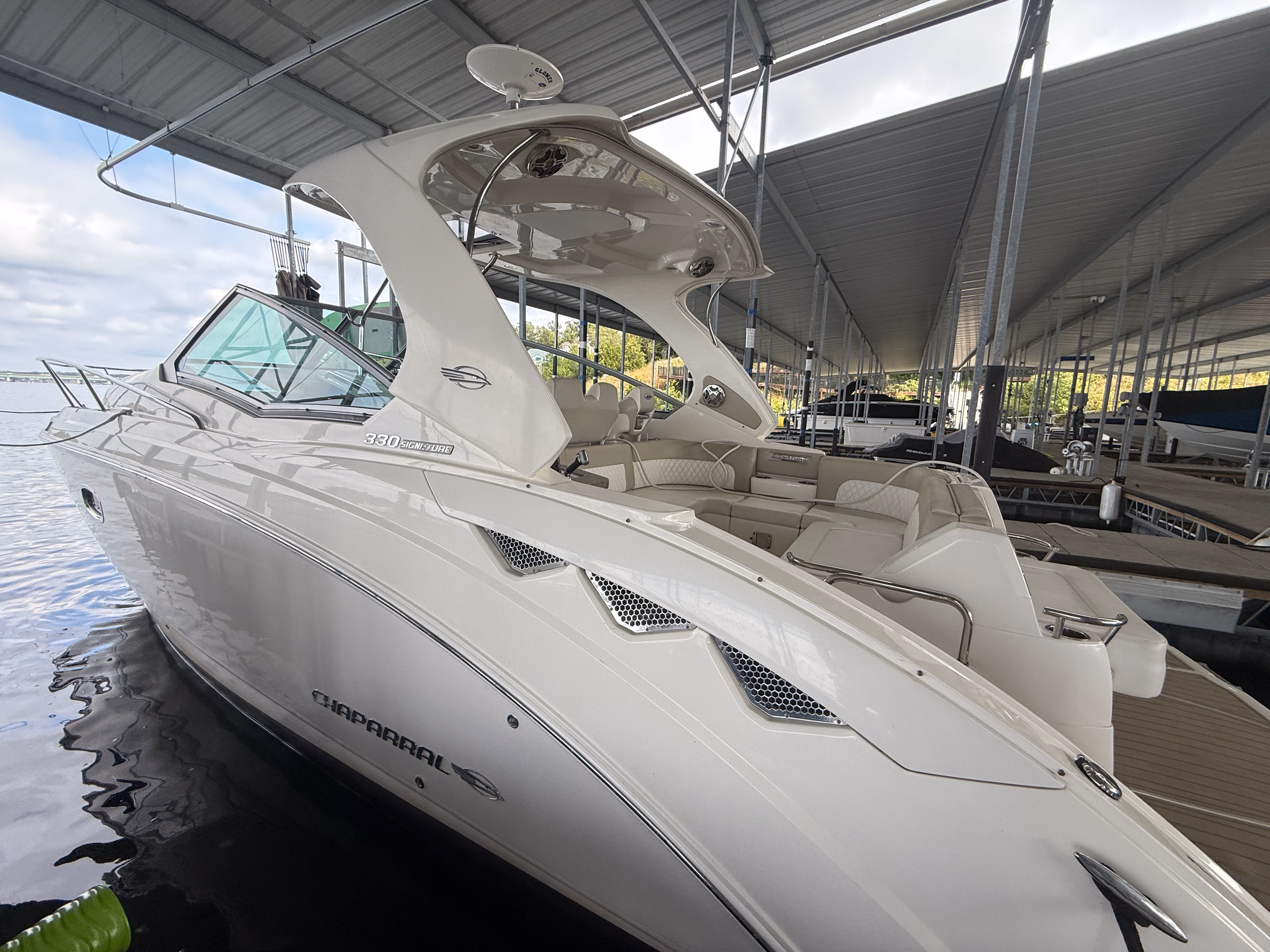 2015 Chaparral 330 Signature