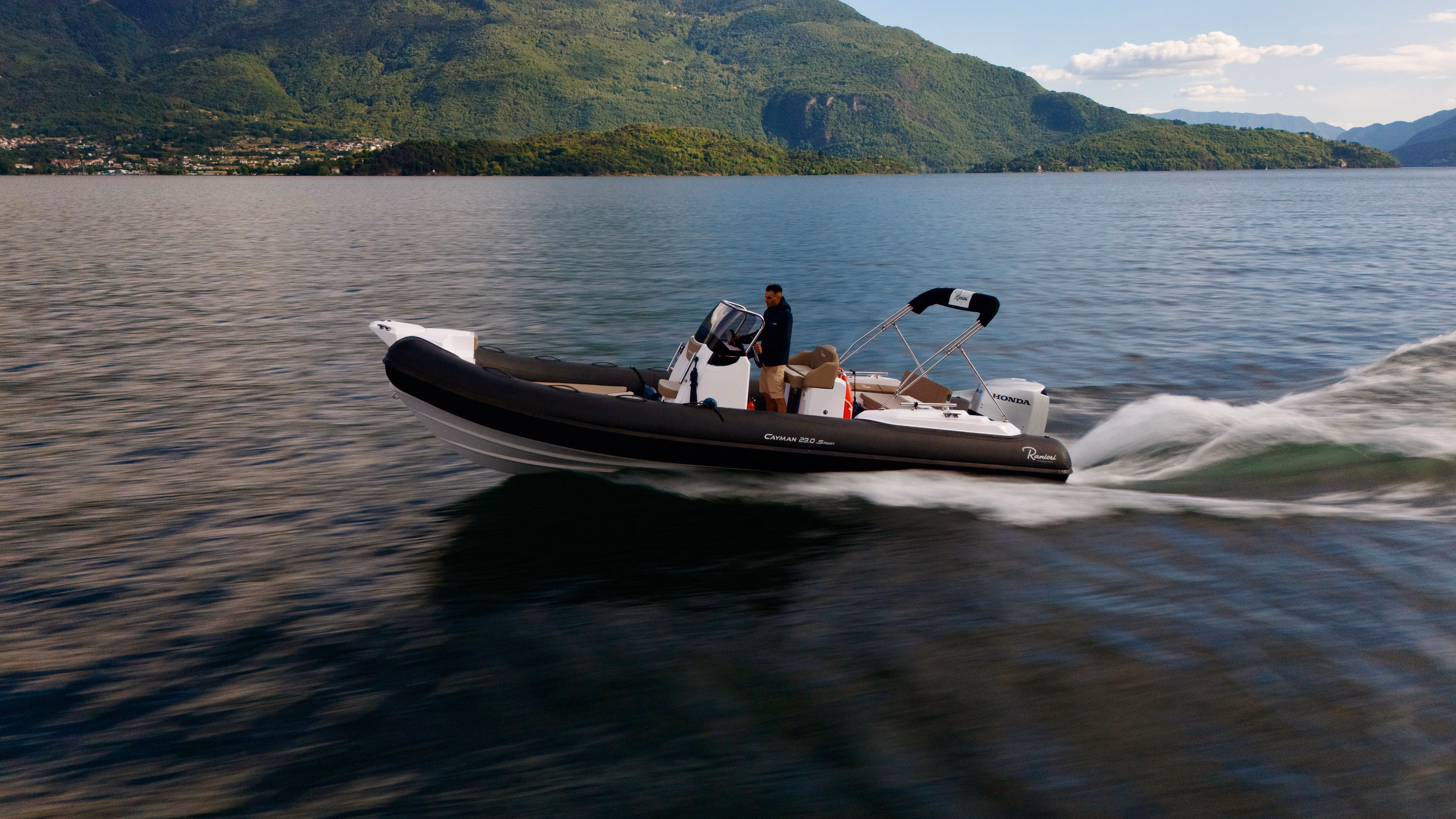 2025 Ranieri International Cayman 23 Sport Touring 