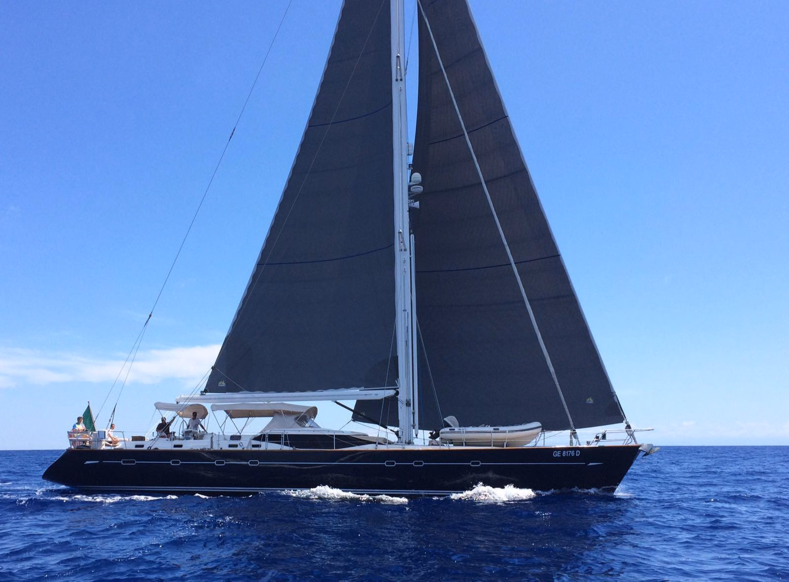 2004 Oyster 82 