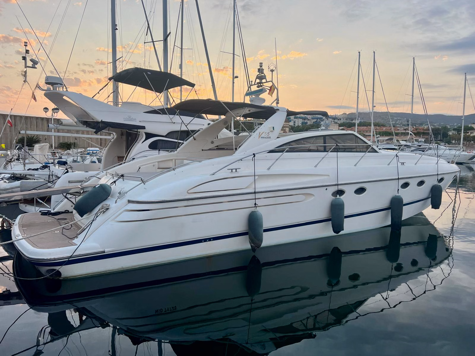 1997 Princess Yachts V55 