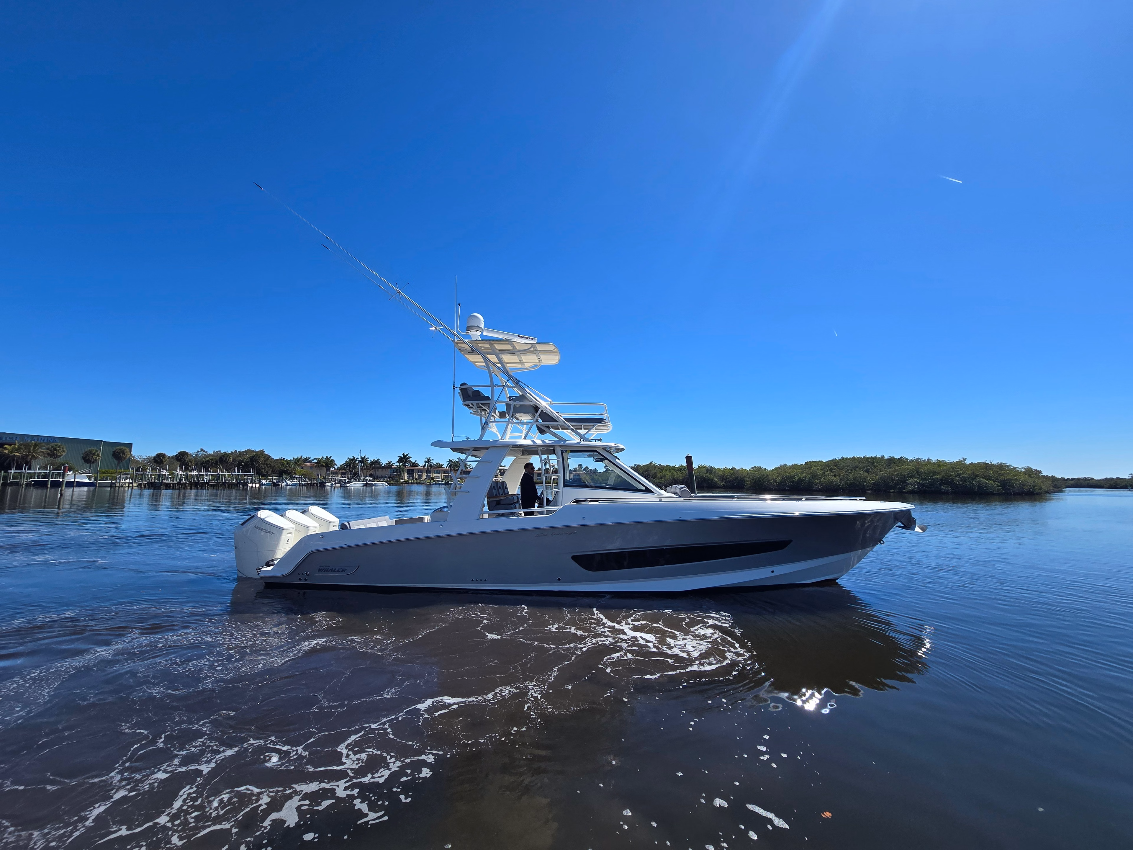 2023 Boston Whaler 420 Outrage 