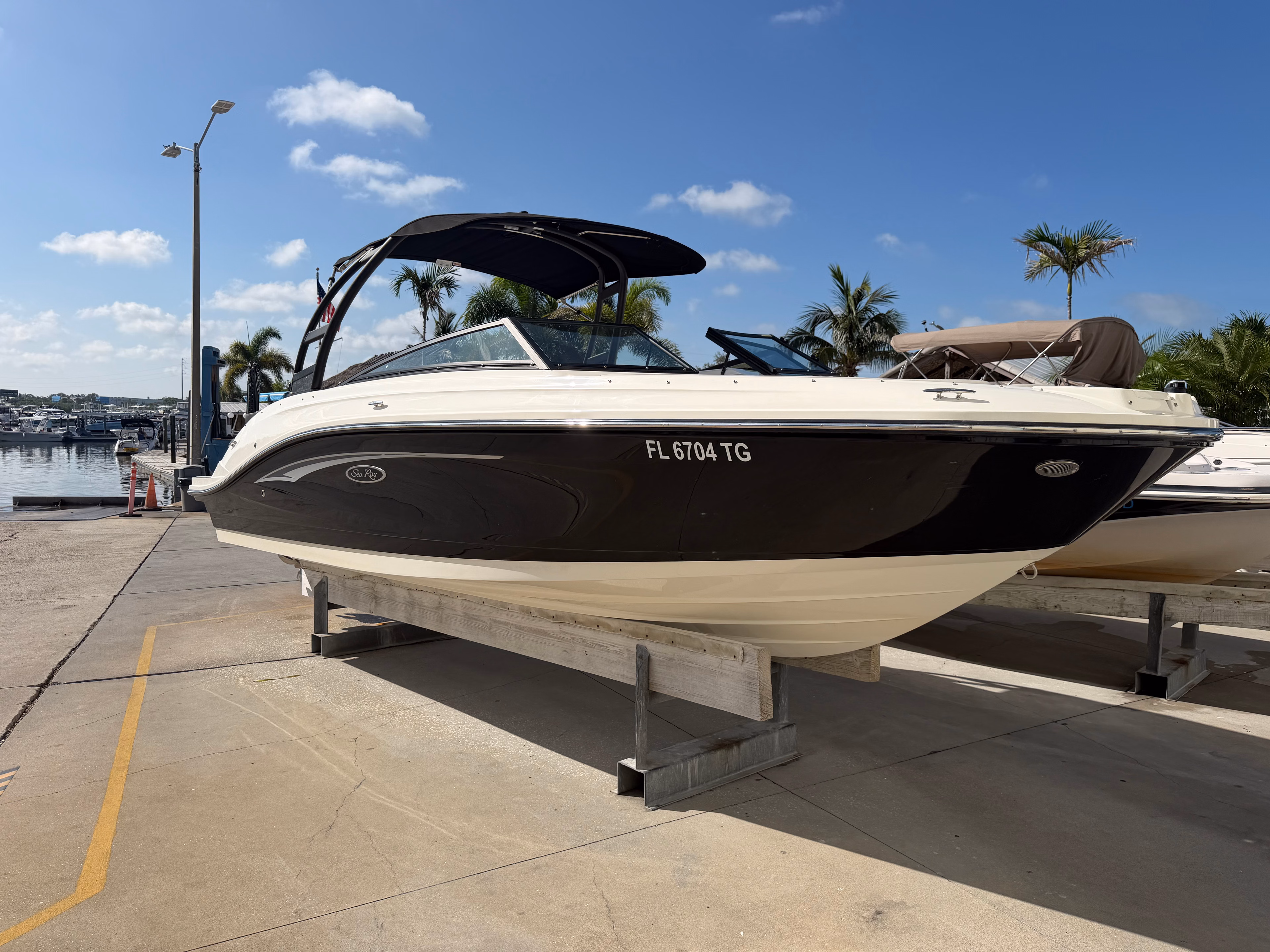 2022 Sea Ray SPX 230 Outboard