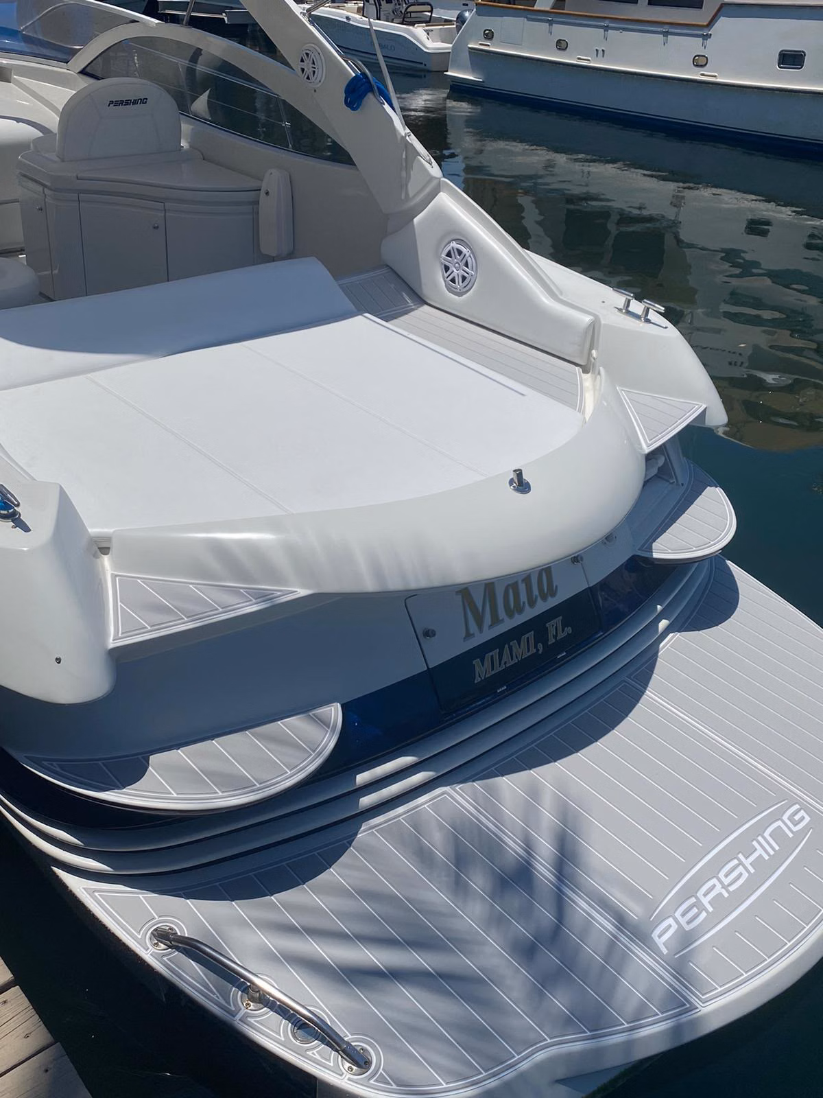 2000 Pershing 37