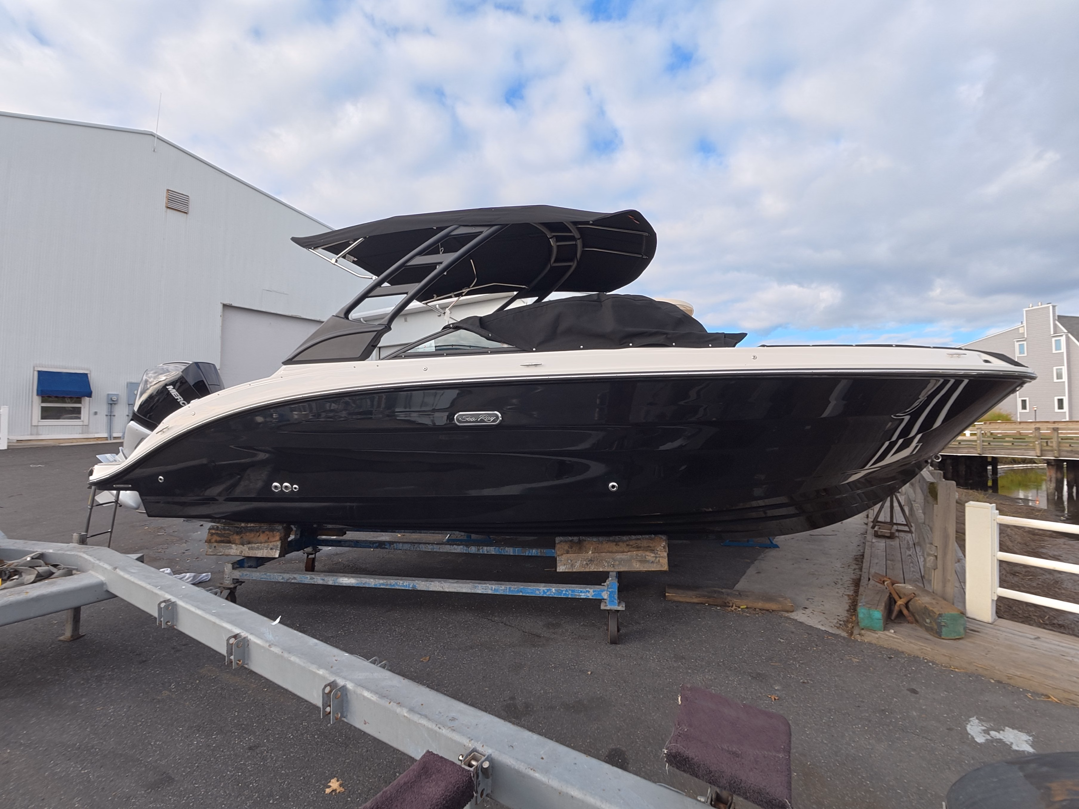 2027 Sea Ray SDX 250 Outboard 