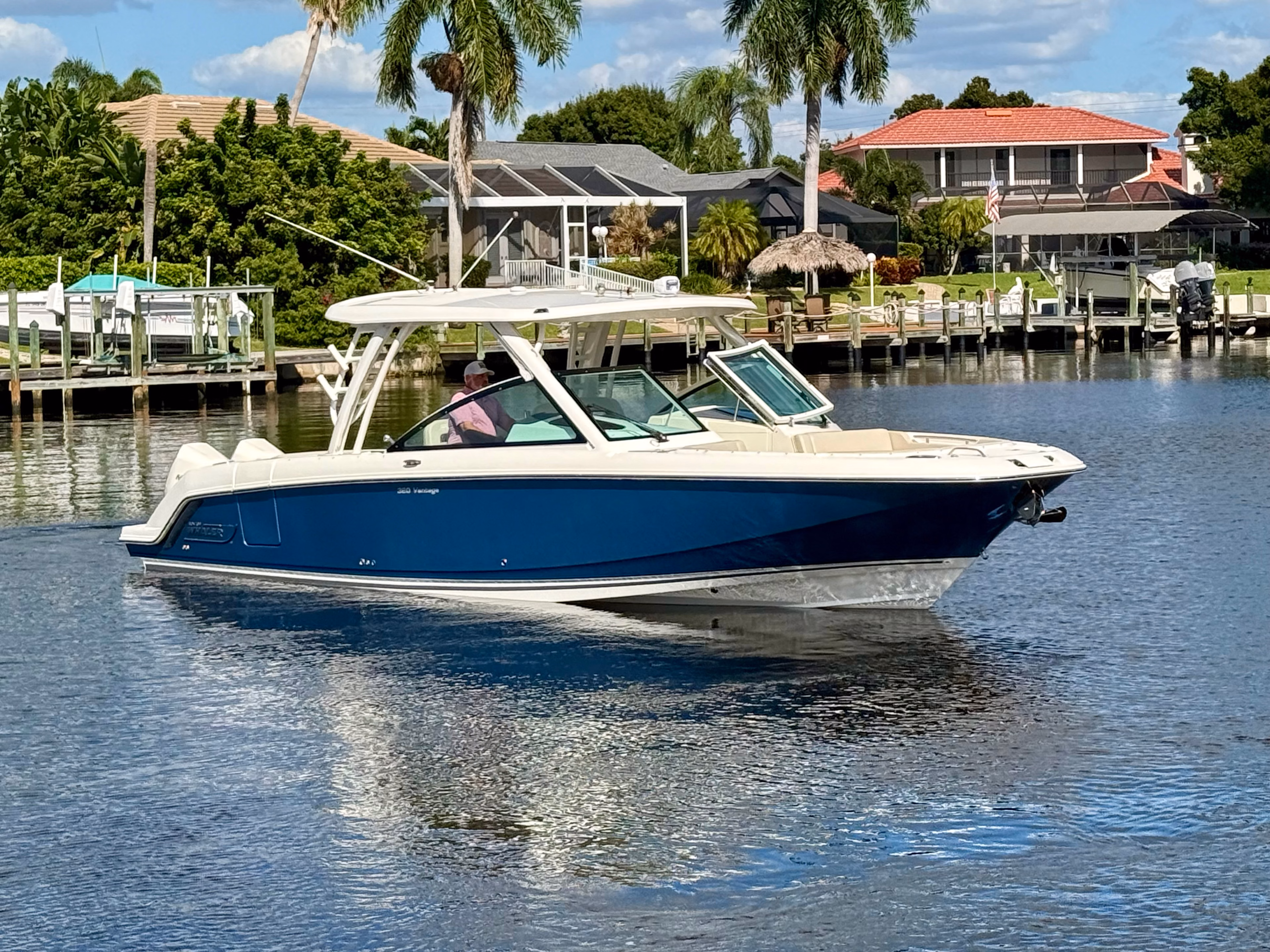 2023 Boston Whaler 320 Vantage 