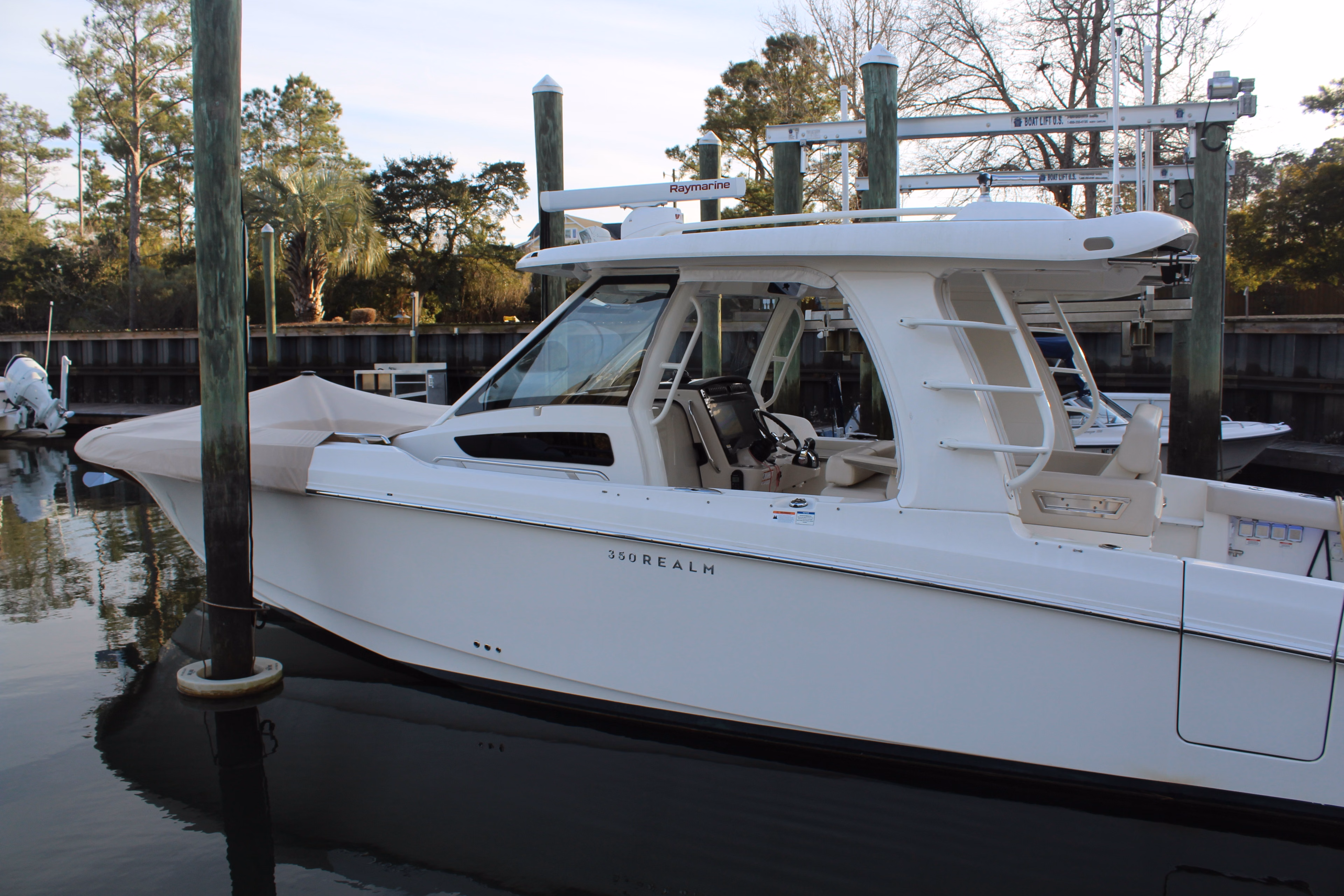 2021 Boston Whaler 350 Realm