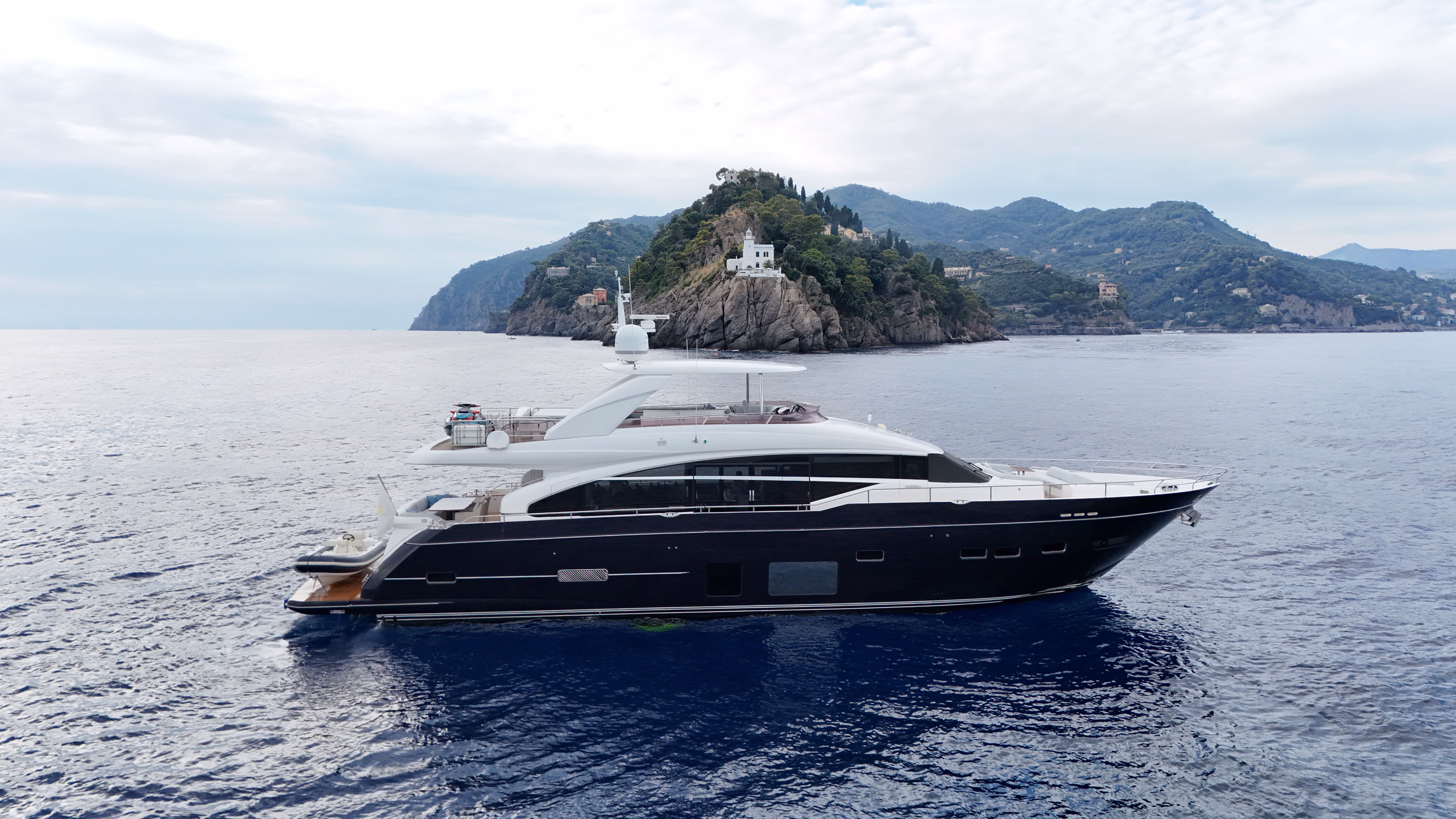 2017 Princess Yachts 88 