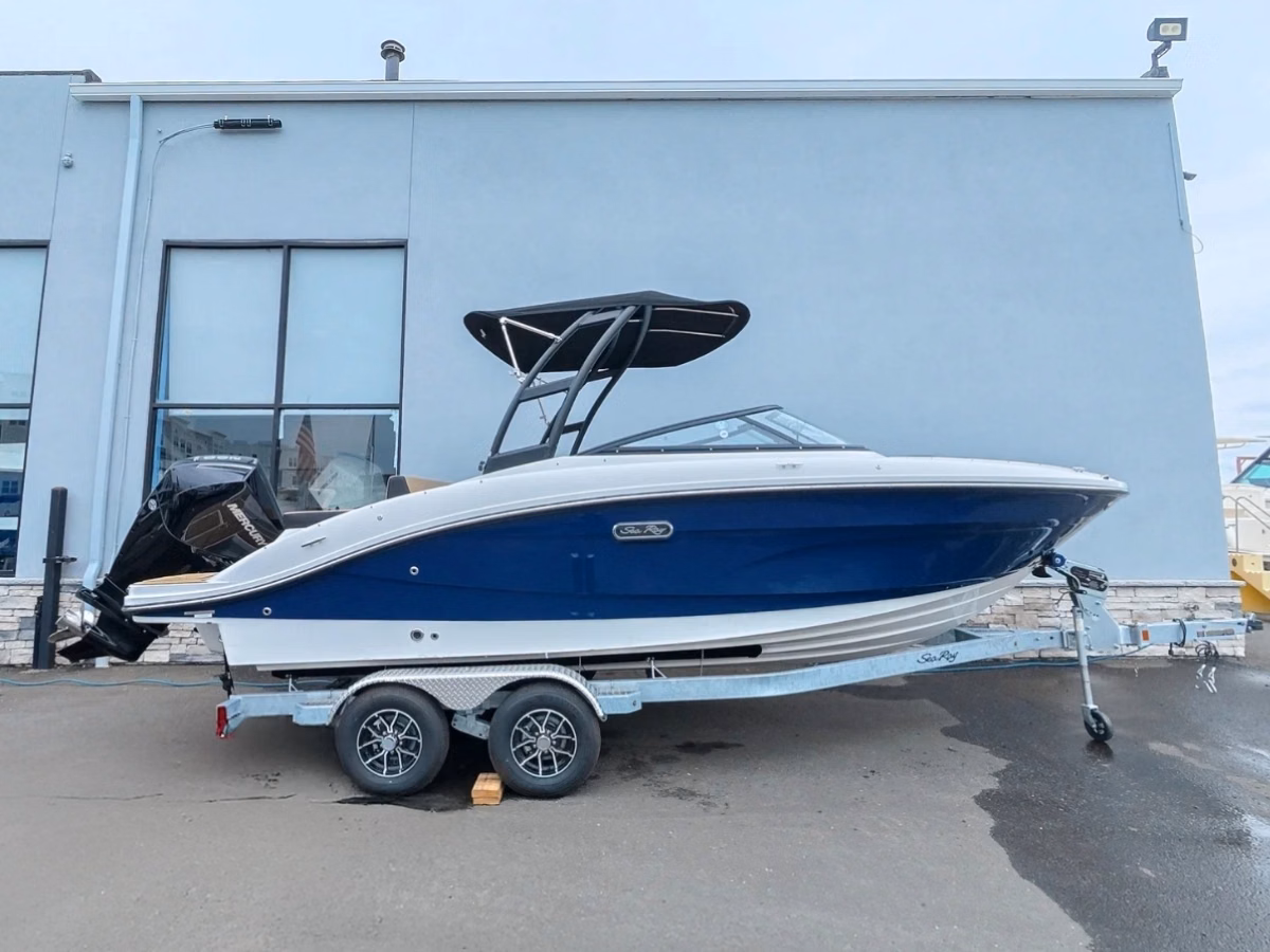2027 Sea Ray SPX 210 Outboard