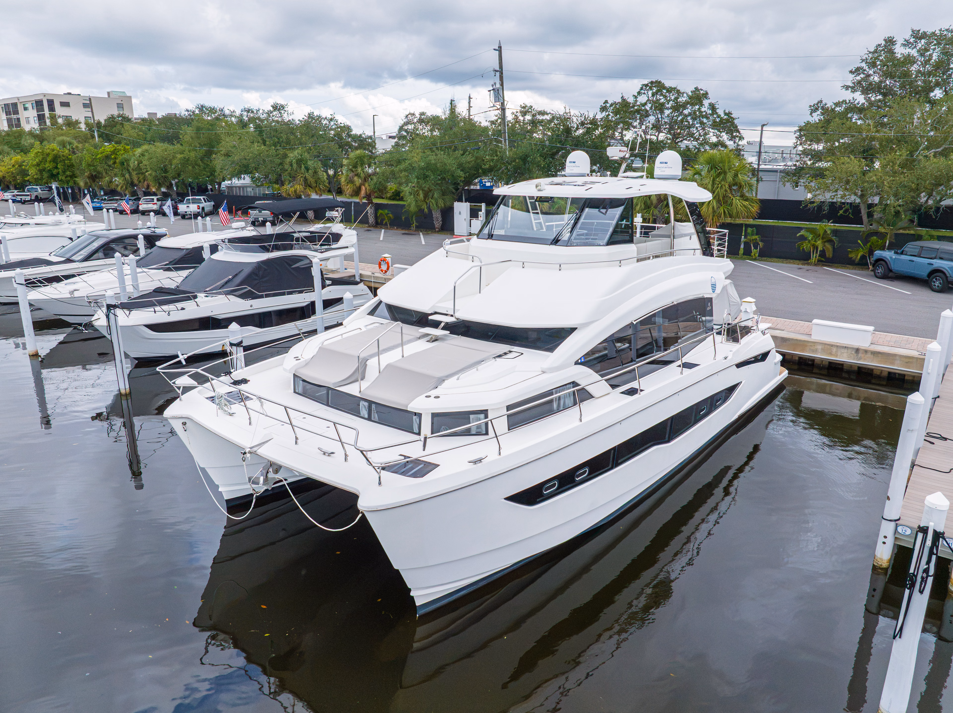 2023 Aquila 54 Yacht 