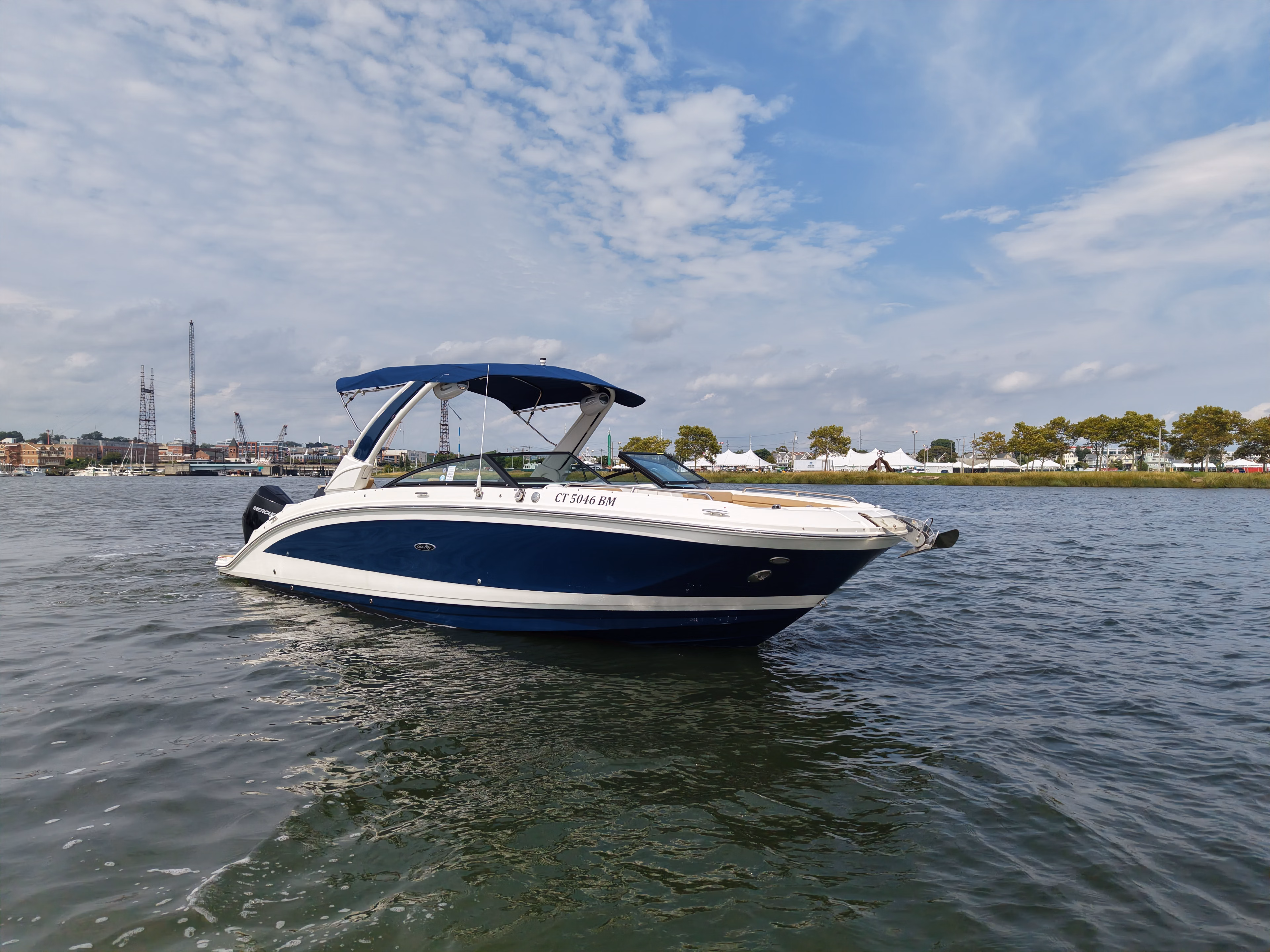 2022 Sea Ray SDX 290 Outboard 