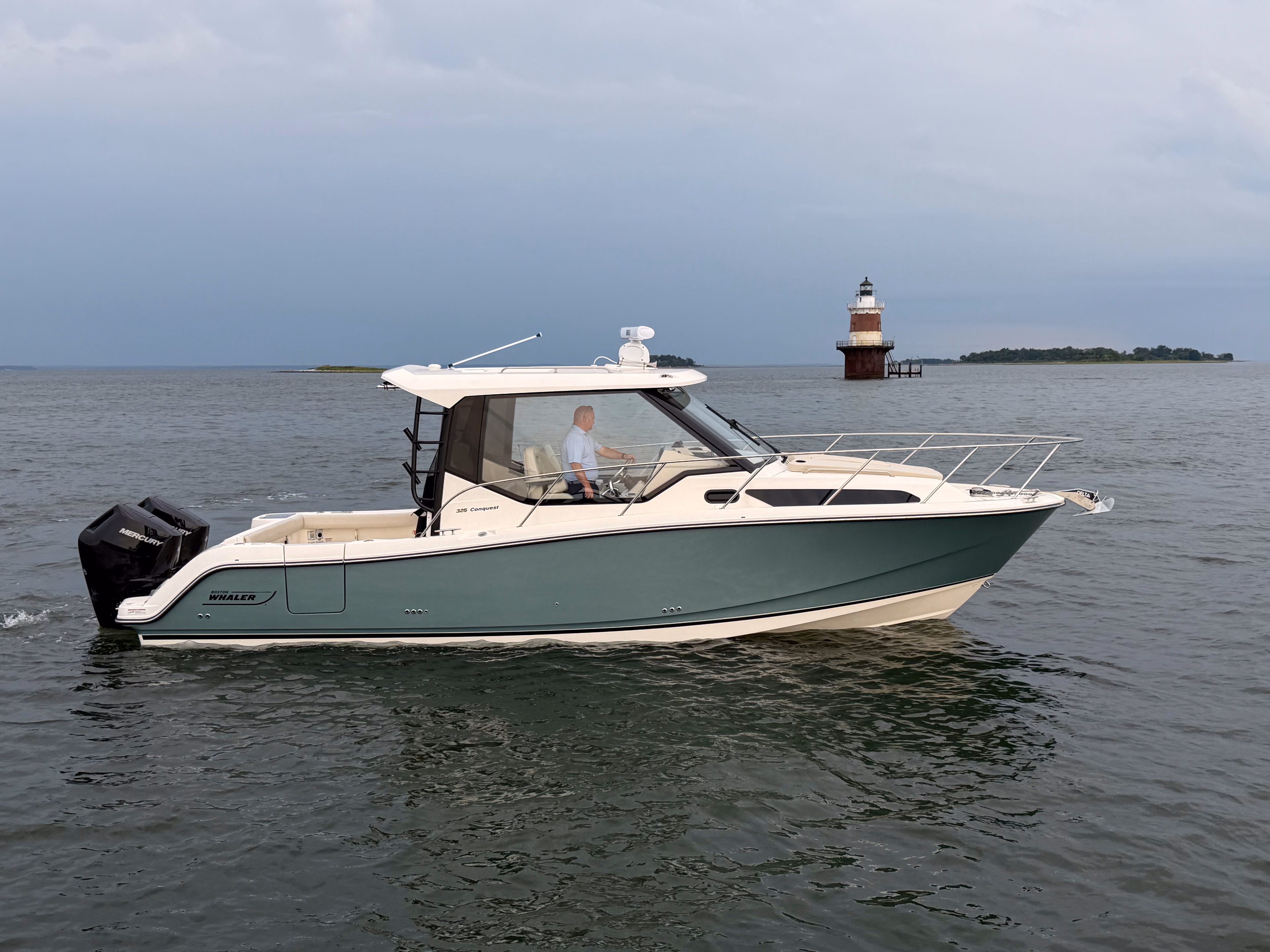 2027 Boston Whaler 325 Conquest