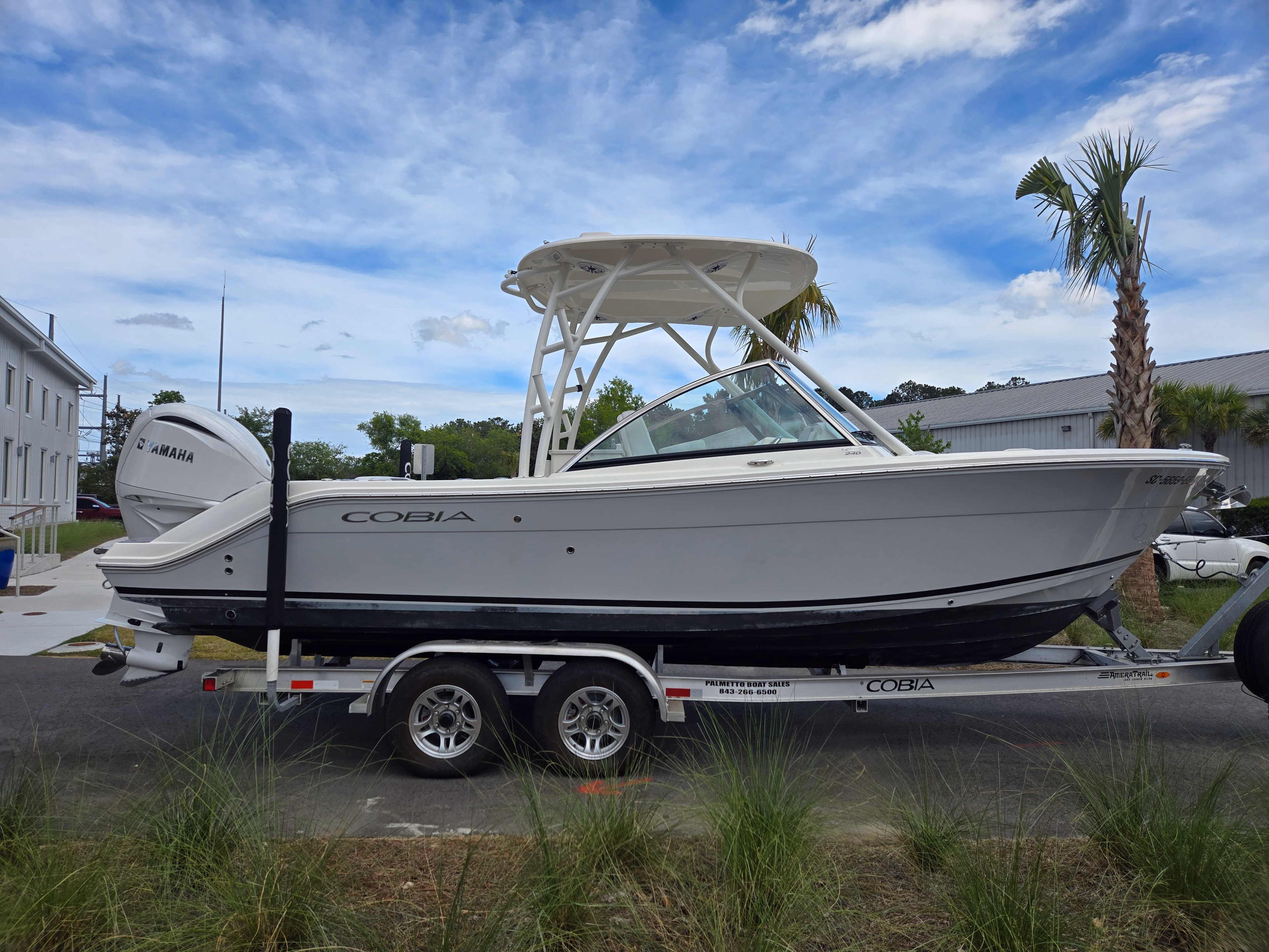 2023 Cobia 240 DC 