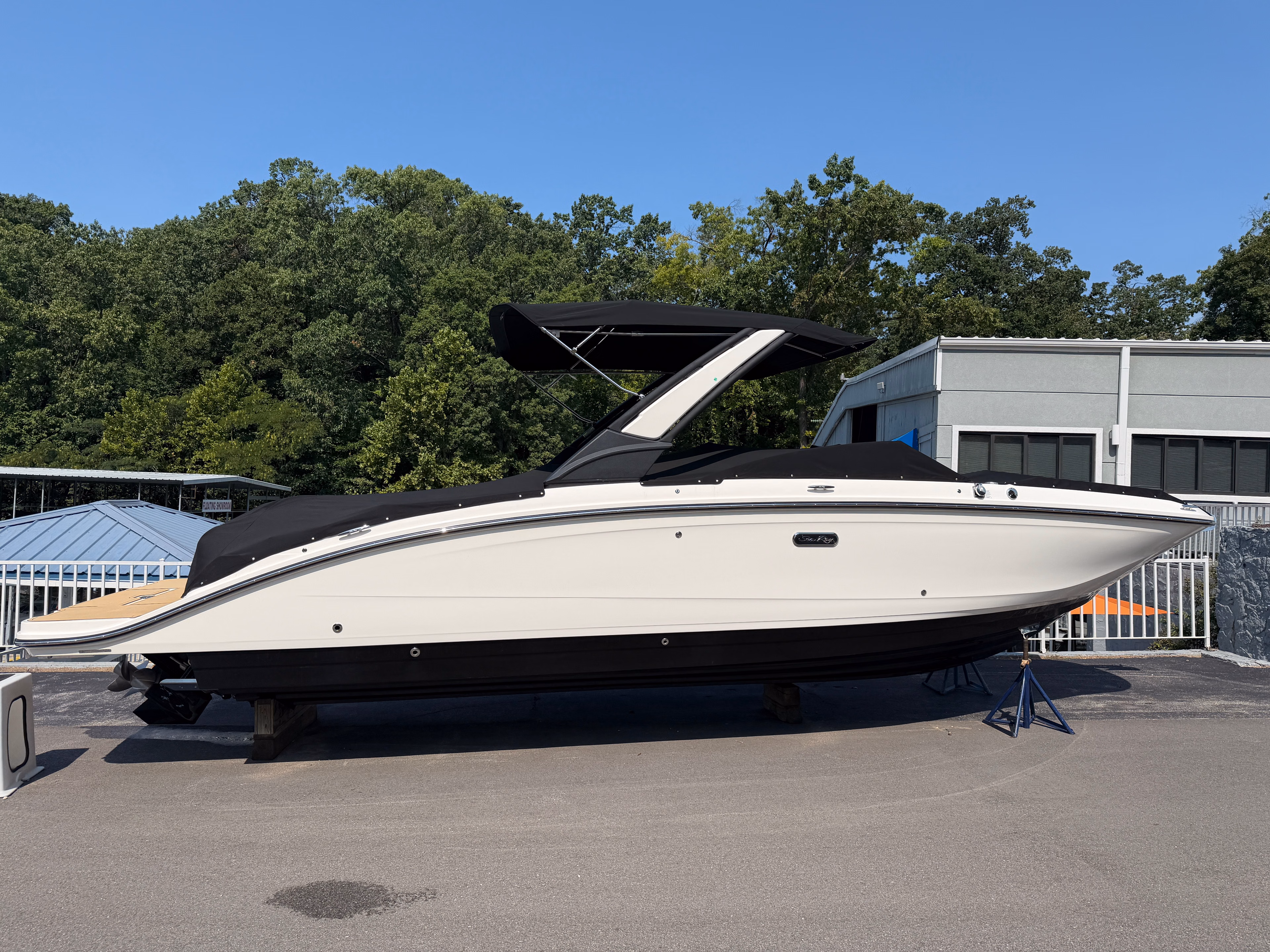 2026 Sea Ray SDX 290
