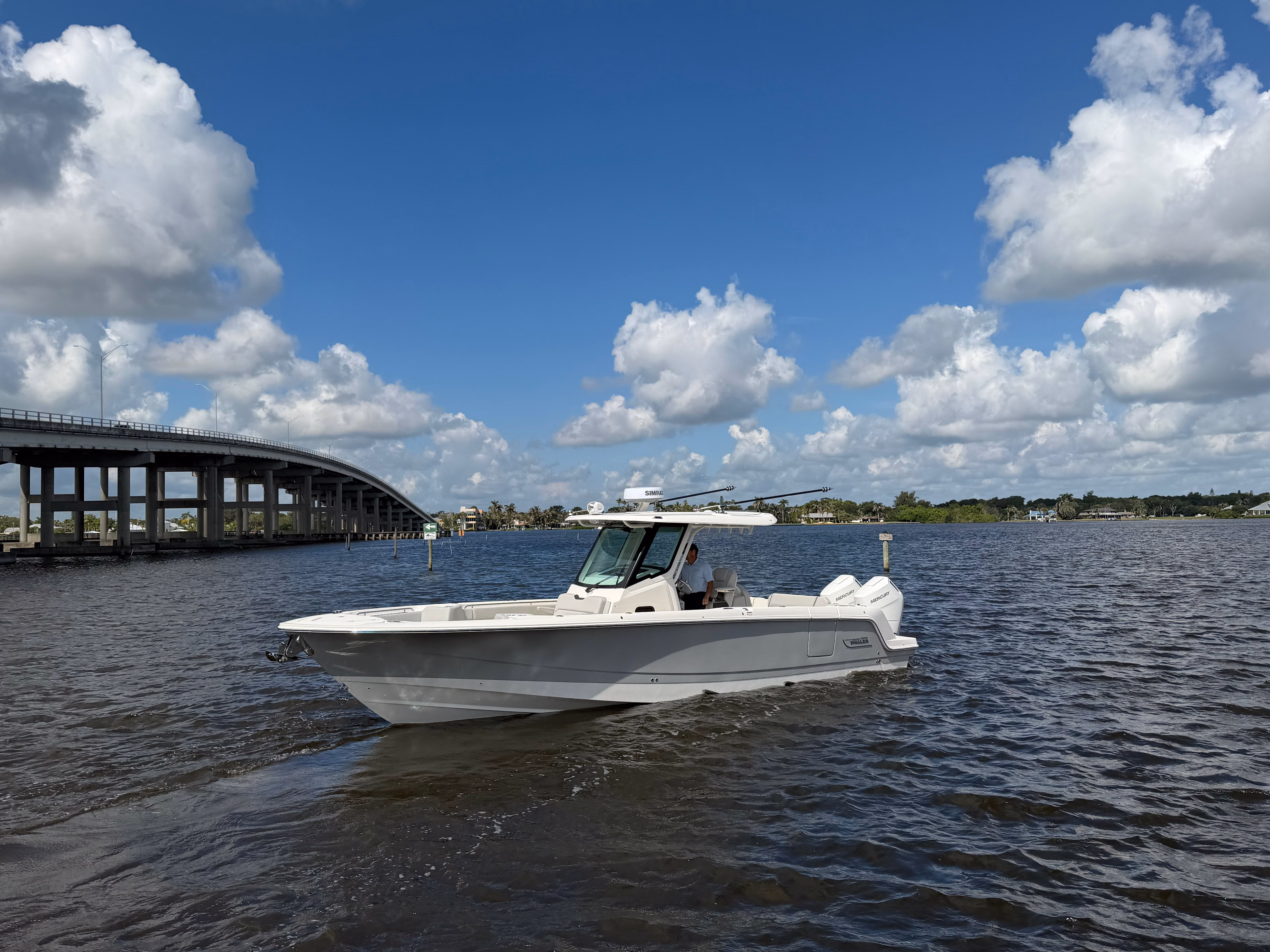 2026 Boston Whaler 330 Outrage