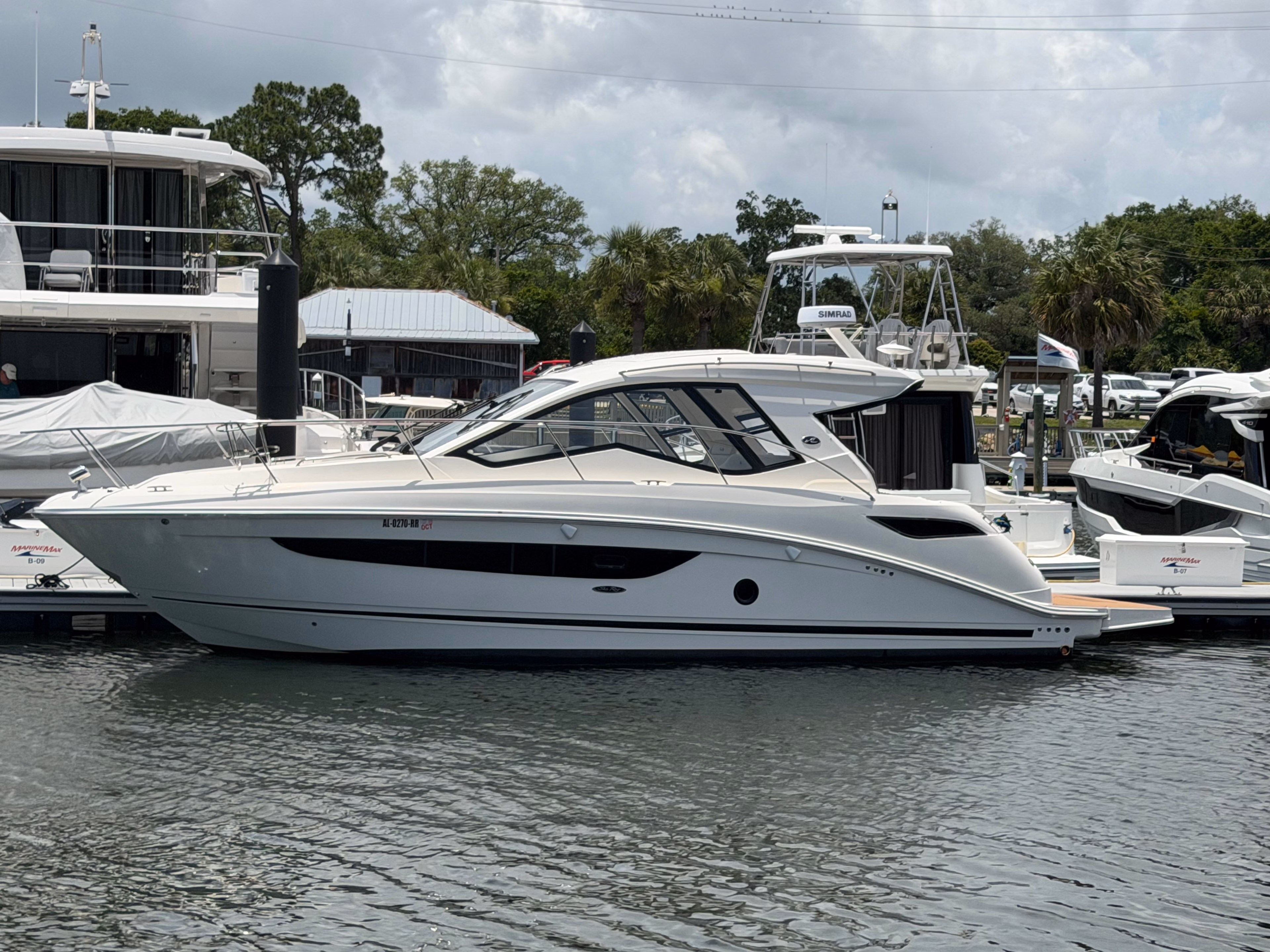 2019 Sea Ray Sundancer 350 Coupe 