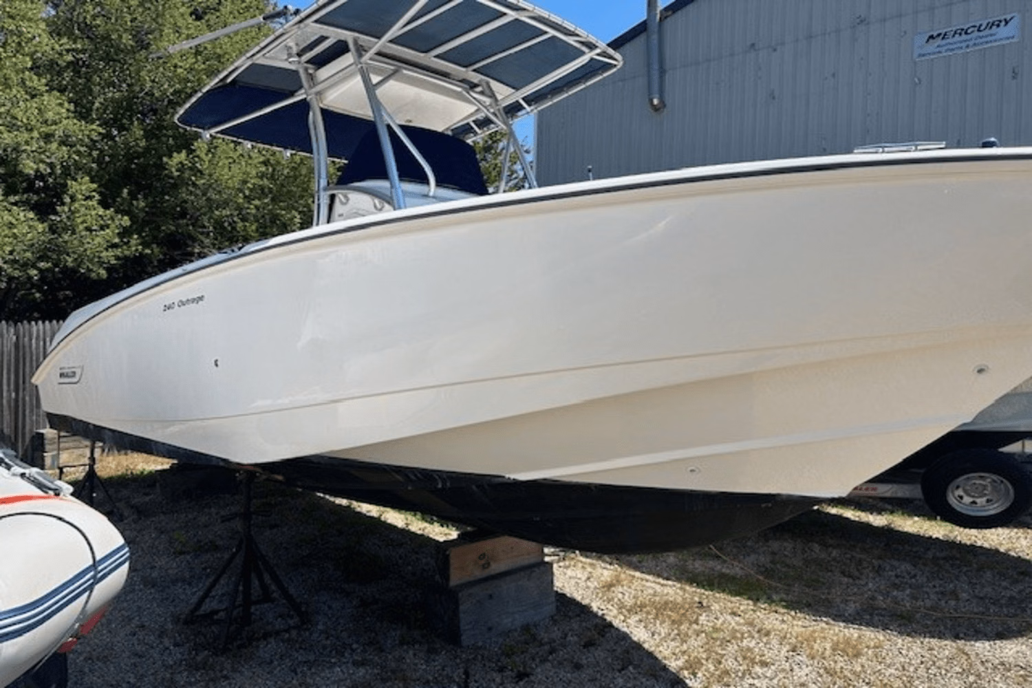 2006 Boston Whaler 240 Outrage 