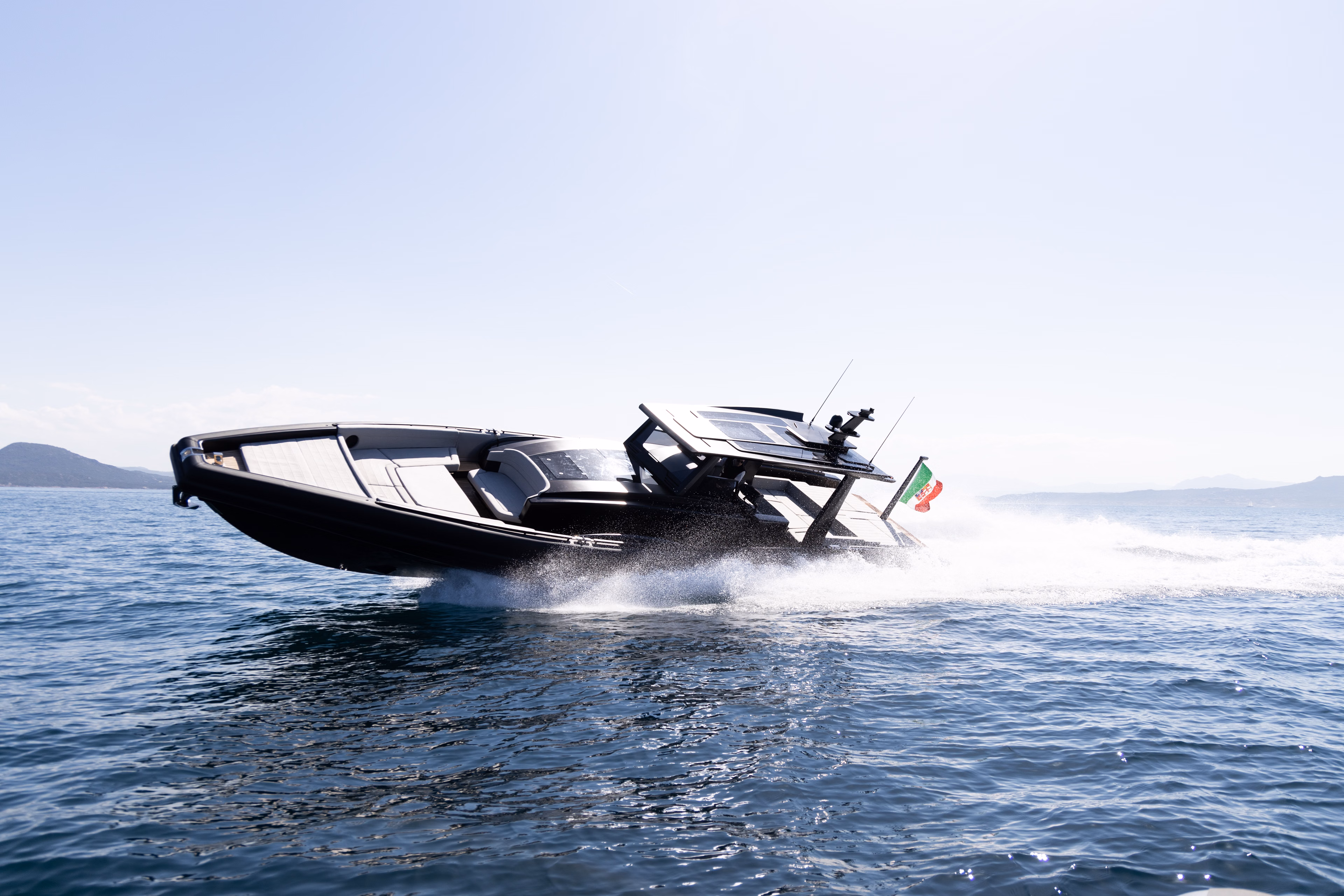 2024 Novamarine Black Shiver 140 - Sterndrive