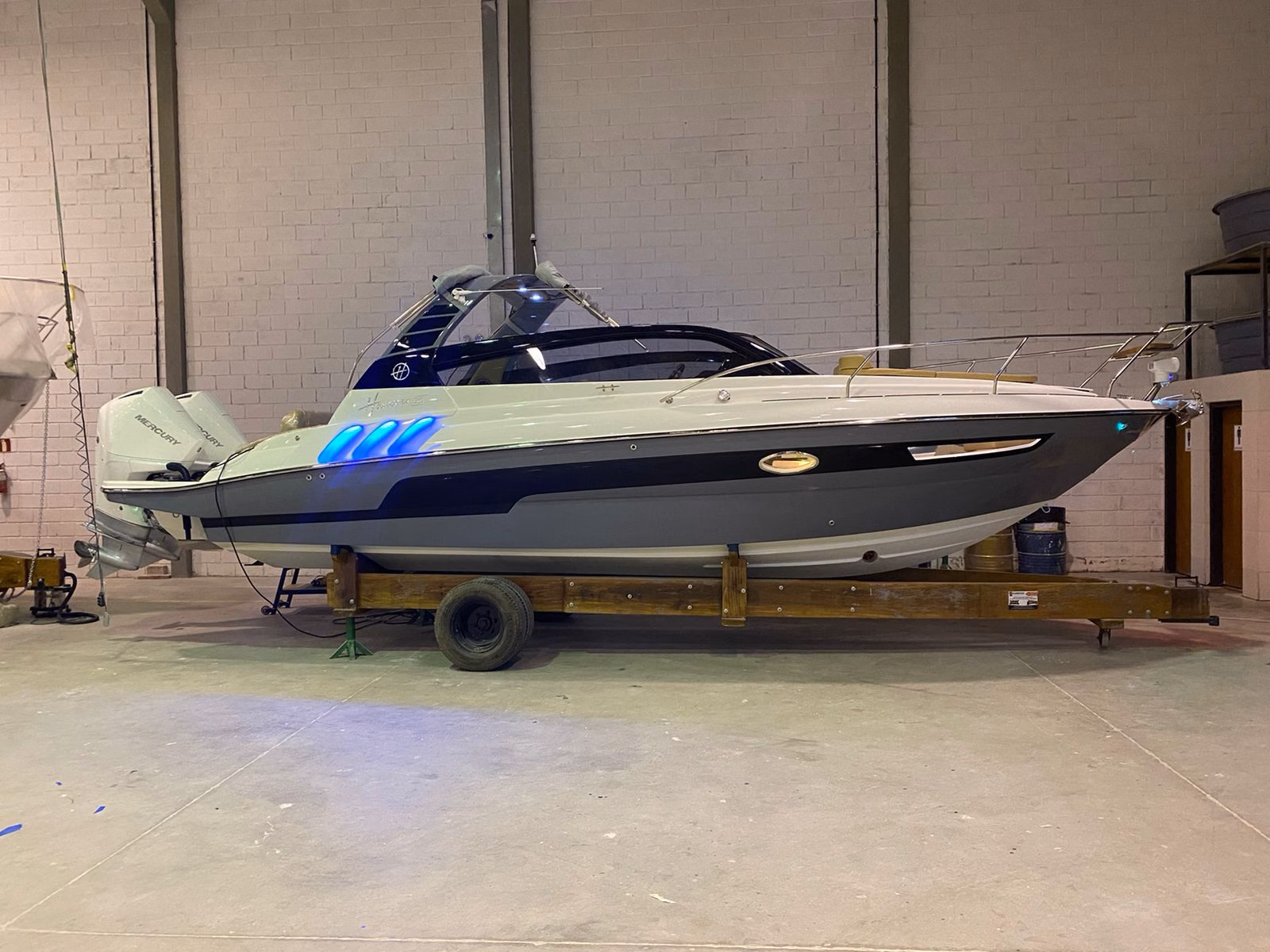 2024 Hanover Yachts 305 