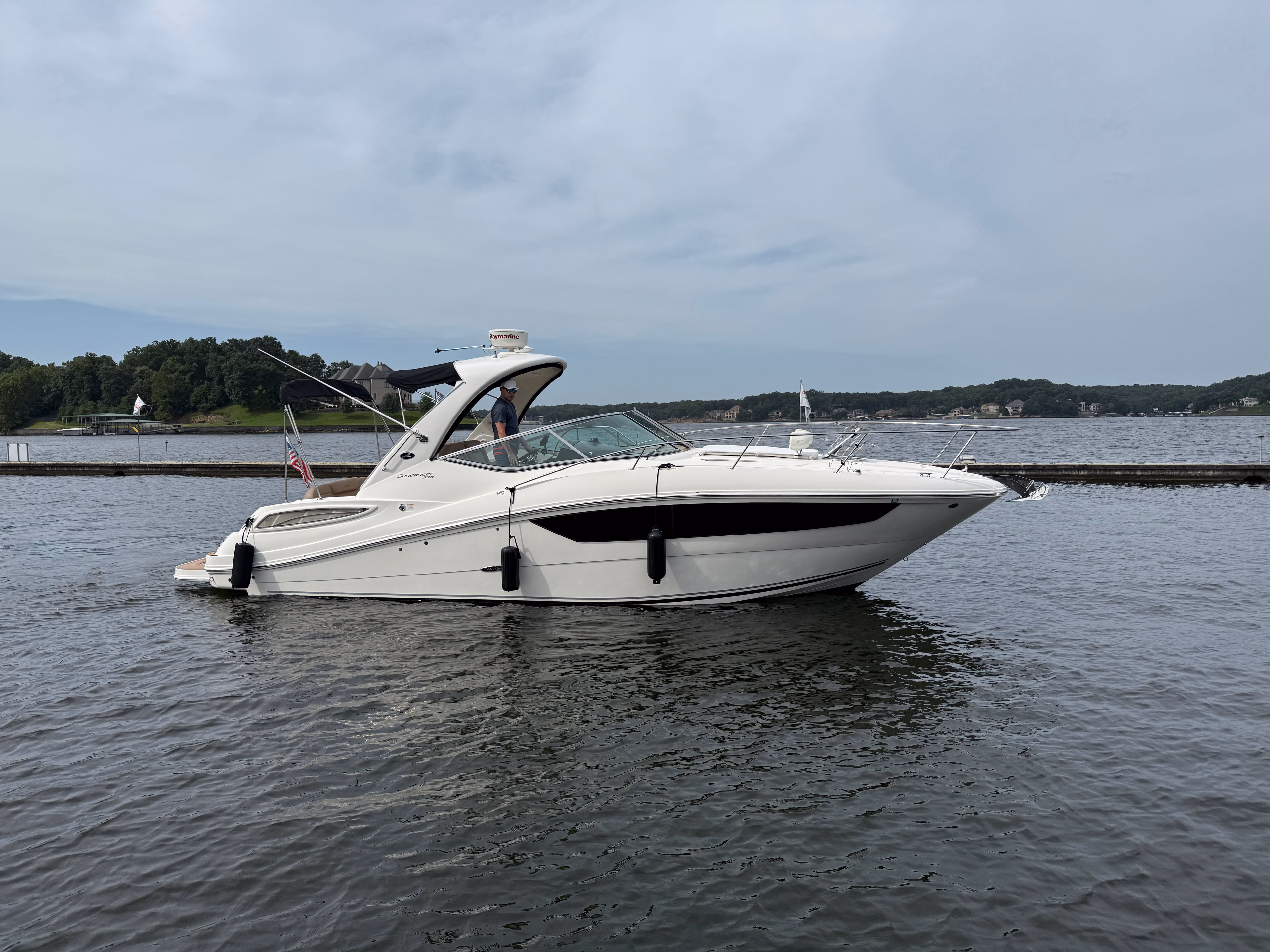 2016 Sea Ray 330 Sundancer