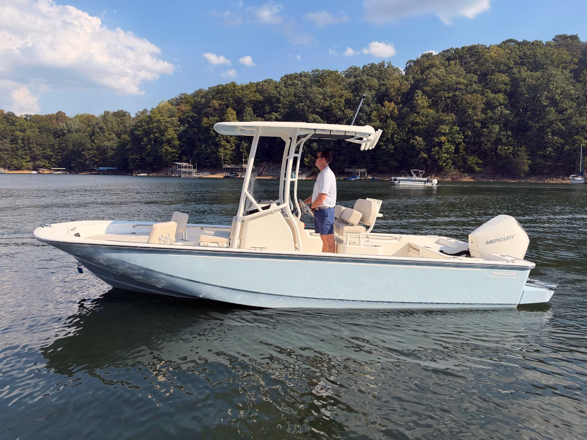 2027 Boston Whaler 210 Montauk