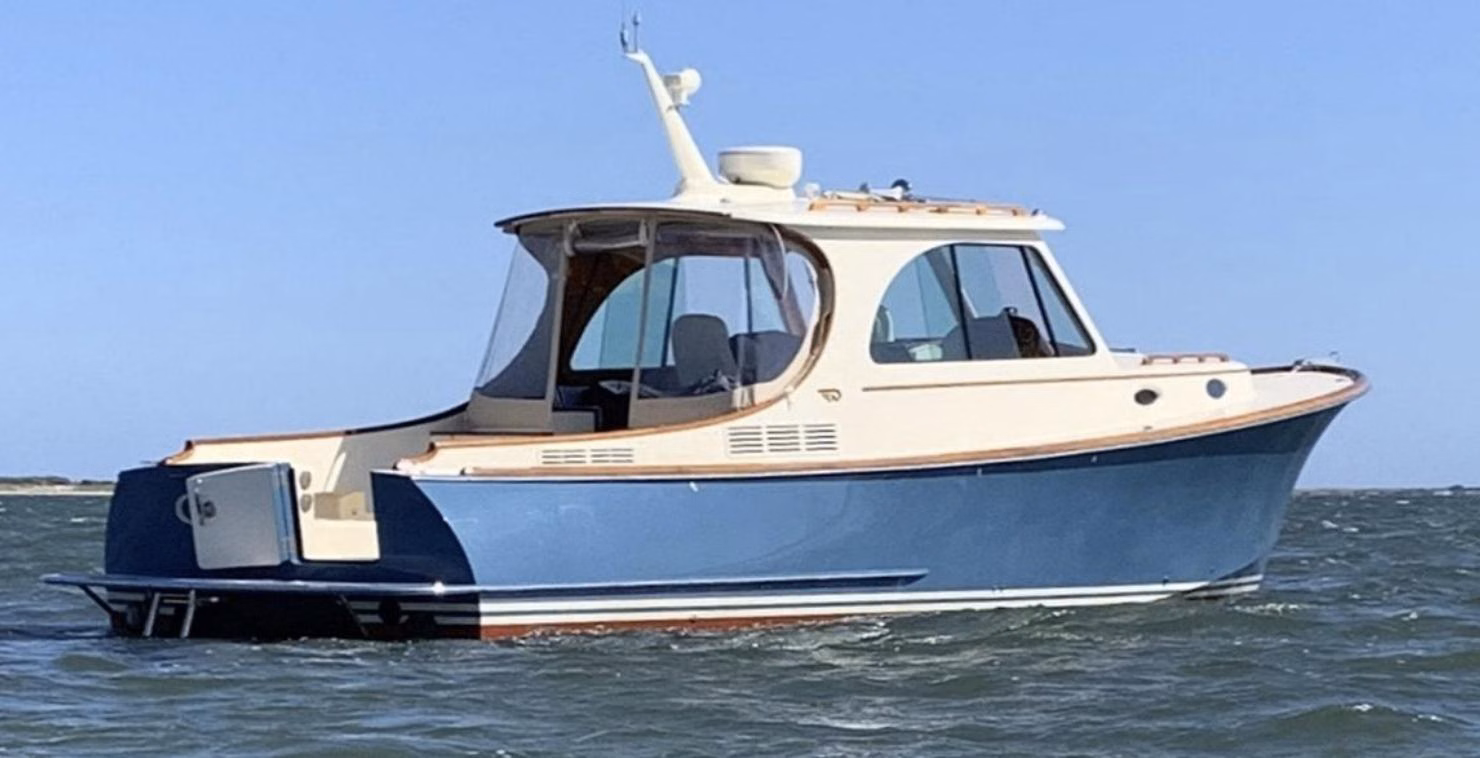 2018 Hinckley Yachts Picnic Boat 37