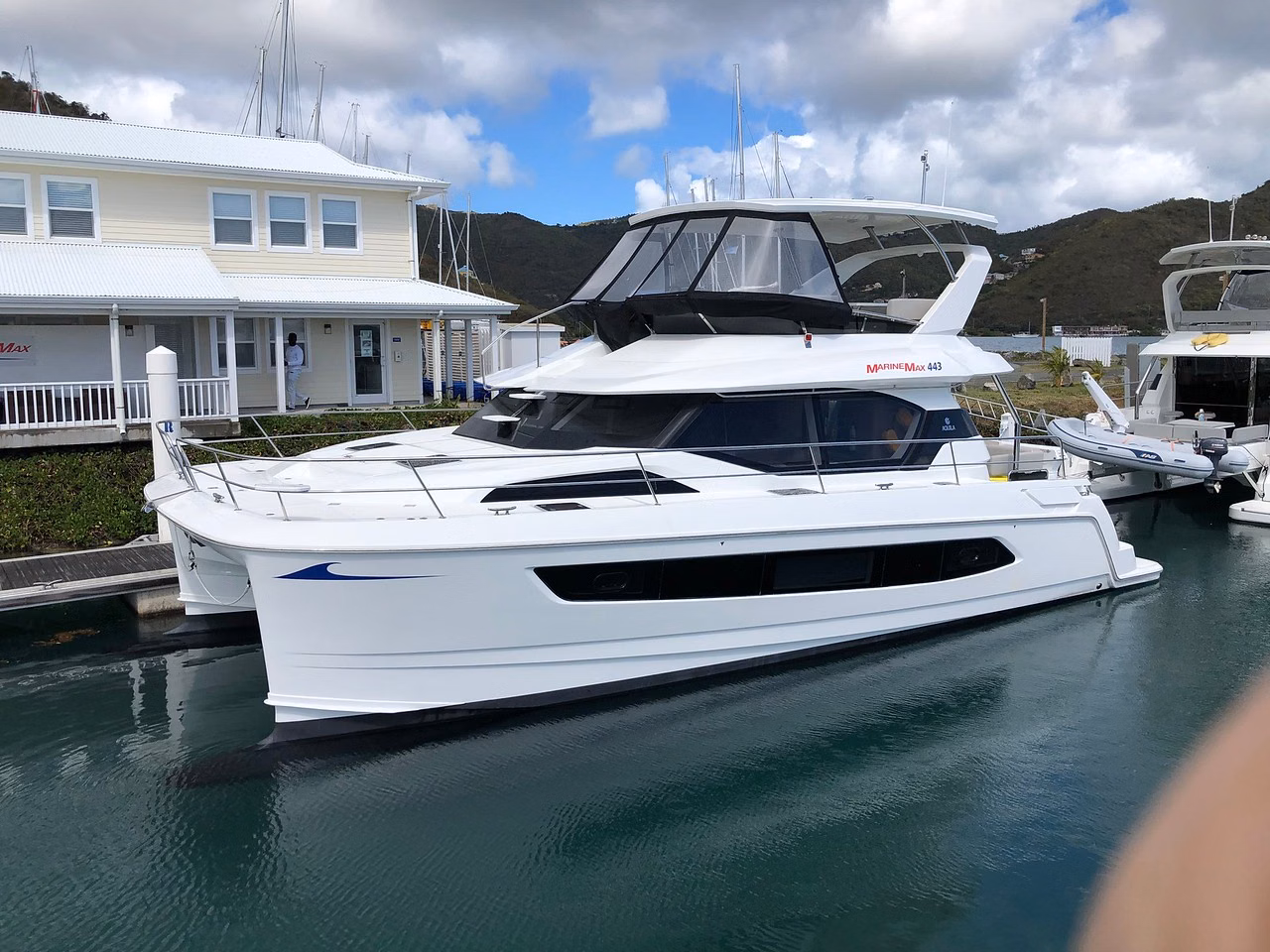 2024 Aquila 44 Yacht