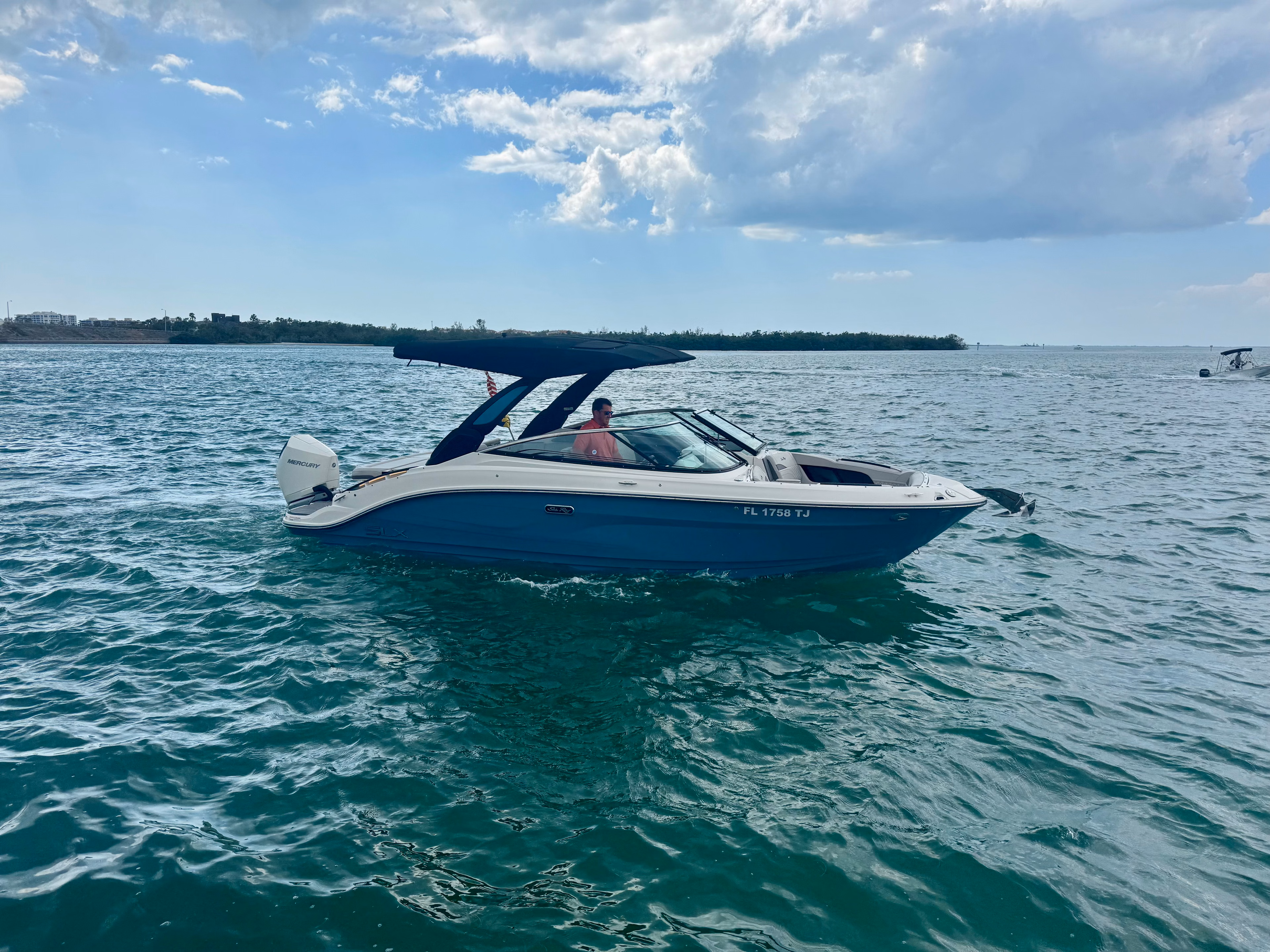 2023 Sea Ray SLX 260 Outboard 