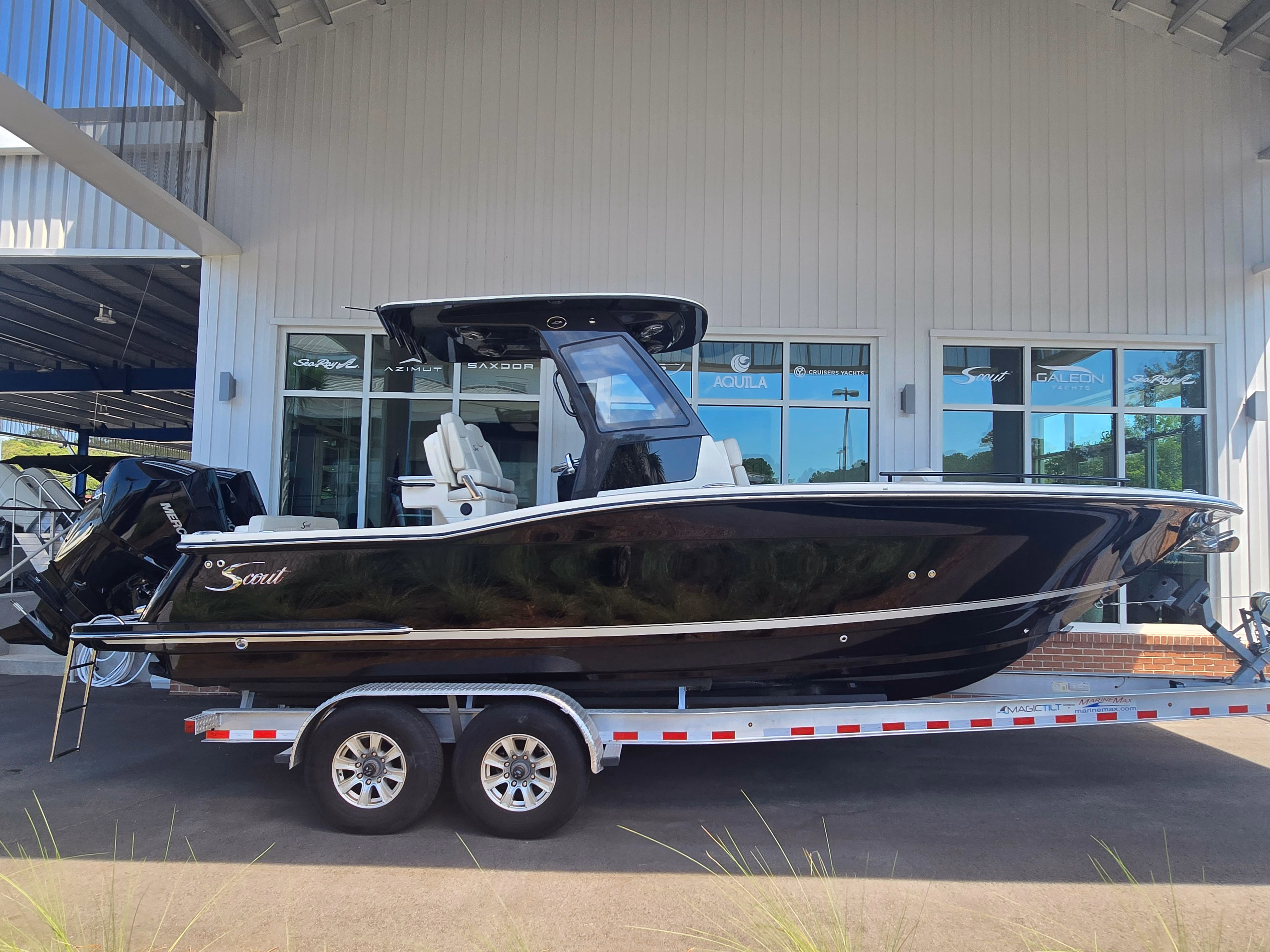 2027 Scout Boats 260 LXF 