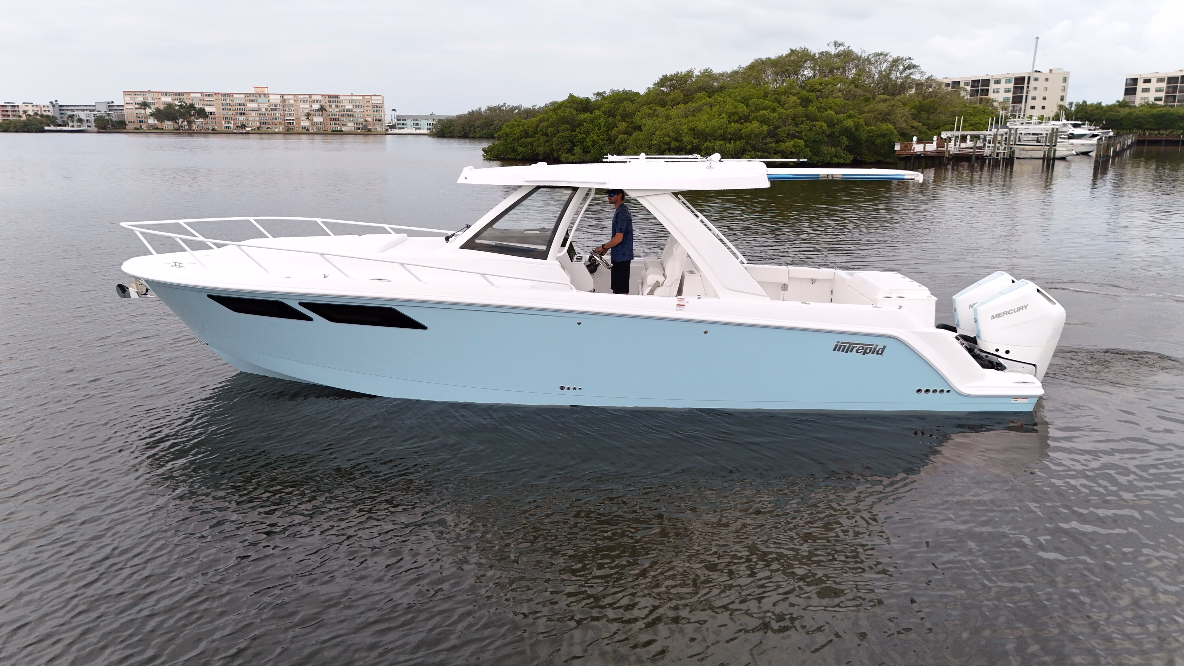 2026 Intrepid Powerboats 35 Valor